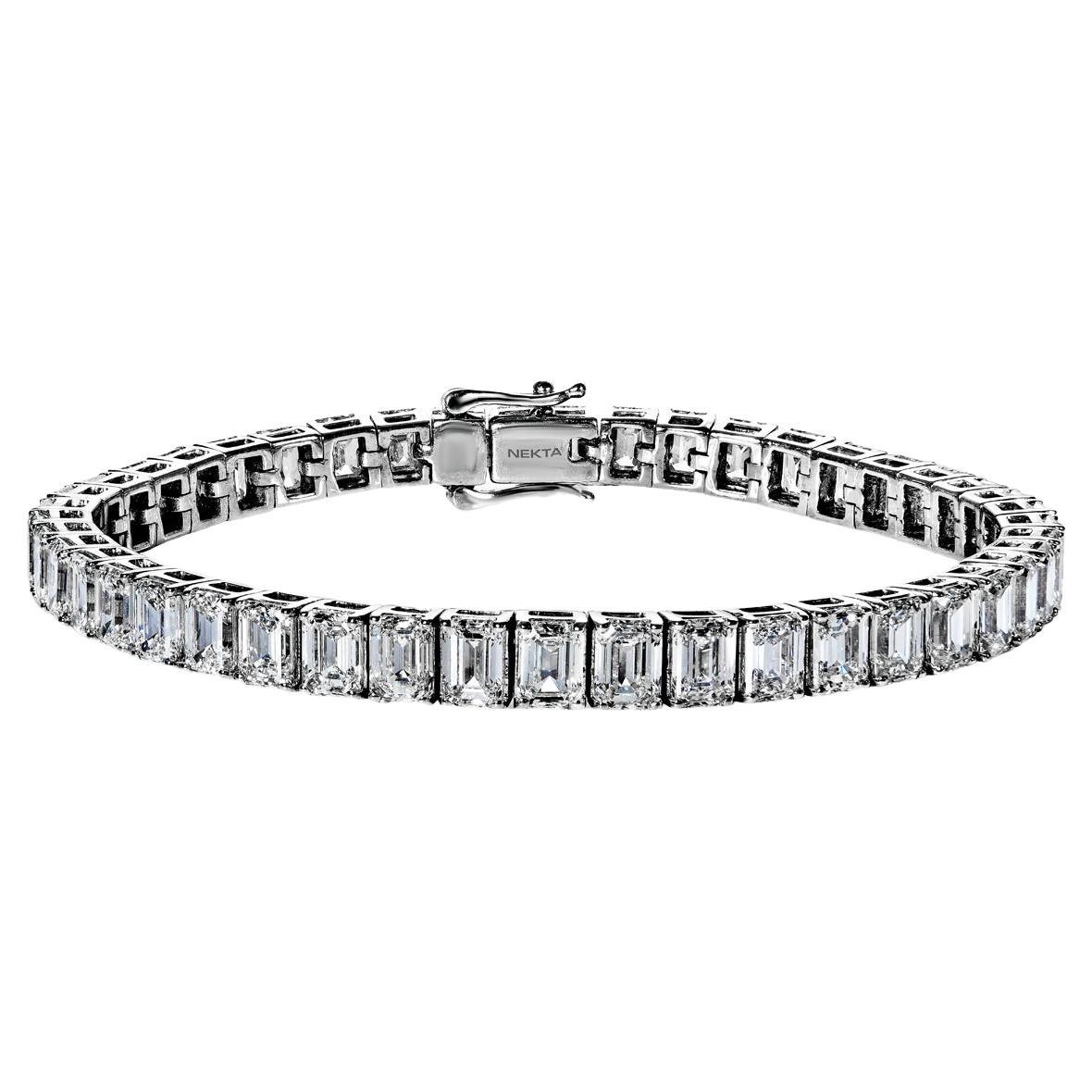 Bracelet tennis à une rangée de diamants taille émeraude de 18 carats certifiés