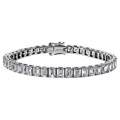 Bracelet tennis à une rangée de diamants taille émeraude de 18 carats certifiés