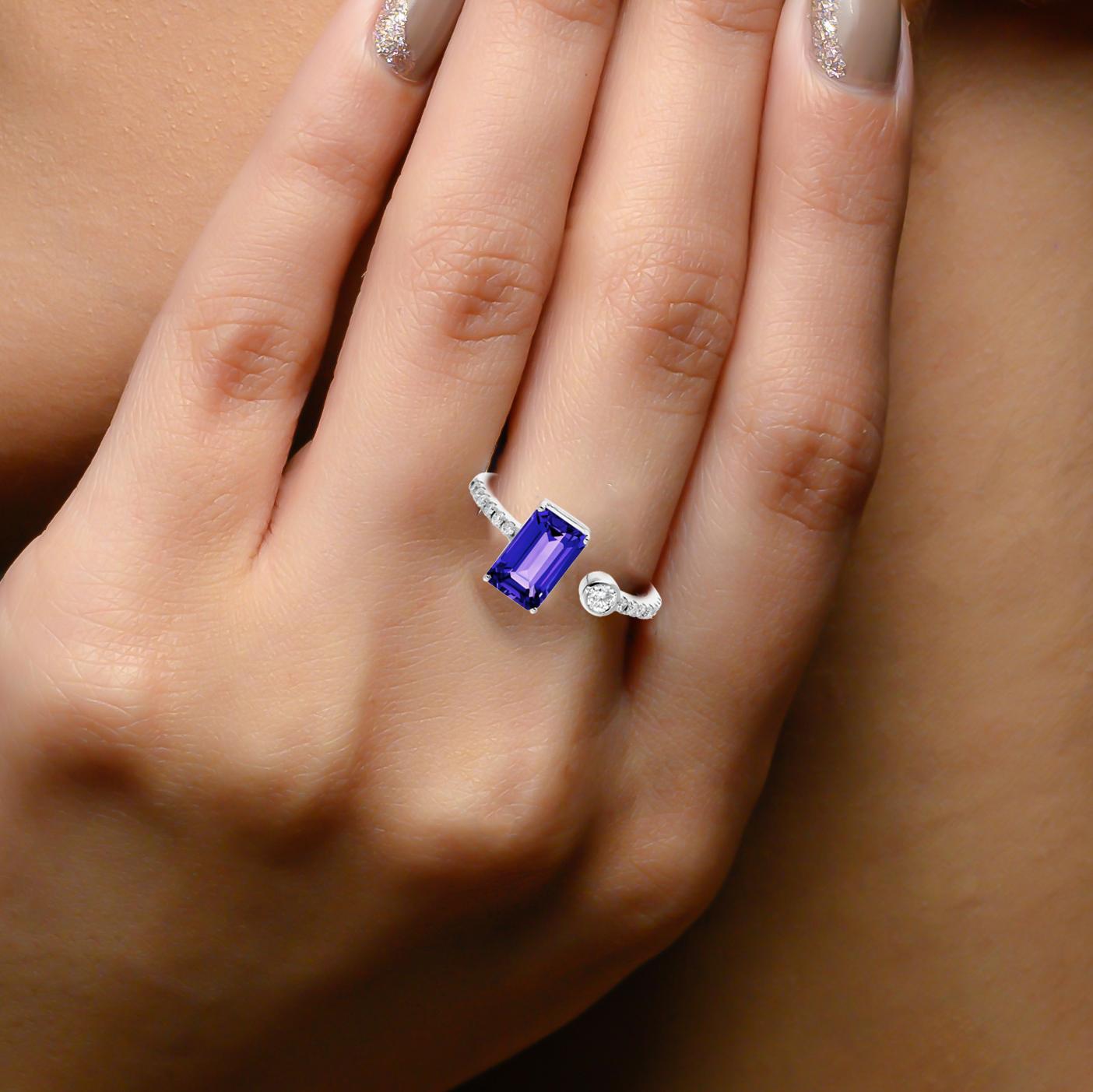 Donna Anello da polso con tanzanite taglio smeraldo da 1,8 carati 0,23 carati SI/H Diamante in oro bianco 18 carati in vendita
