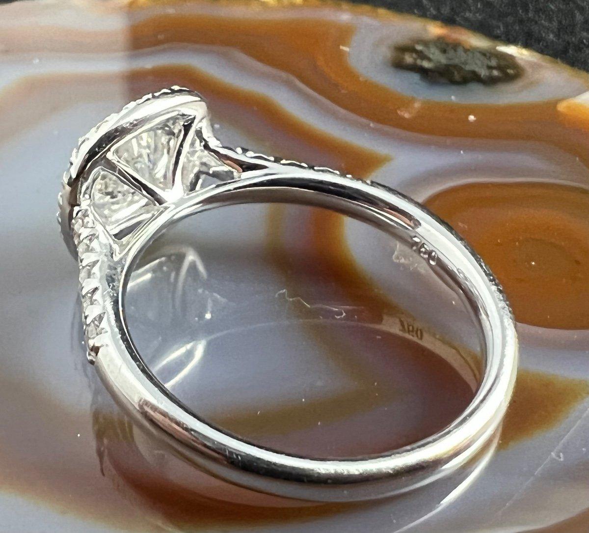 Art Deco 18 carat Engagement gold ring, 0.94 carat Diamond and Brilliants