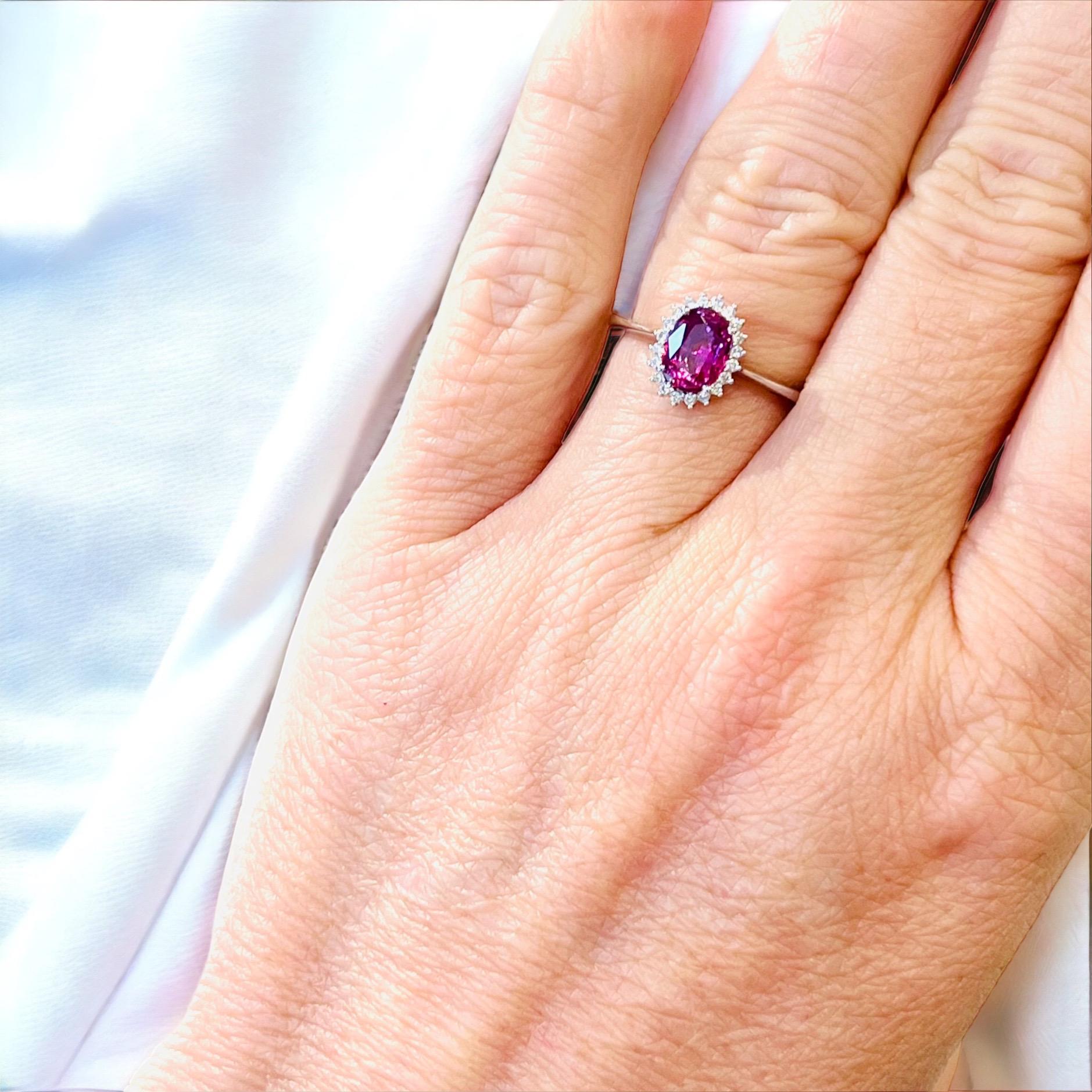 18 Carat Engagement Ring Set Pink Sapphire Surrounded by Diamonds For Sale 4