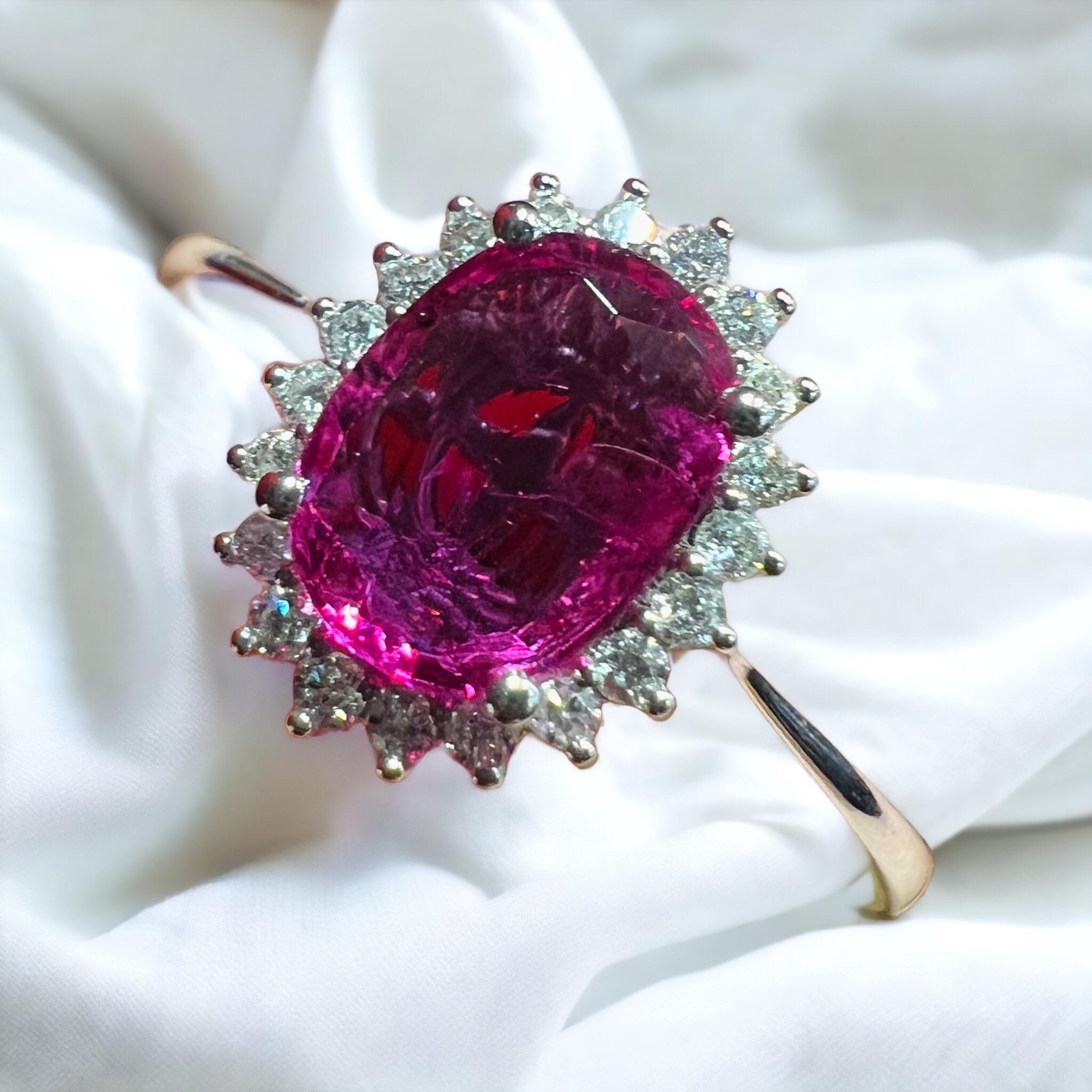 18 Carat Engagement Ring Set Pink Sapphire Surrounded by Diamonds For Sale 8