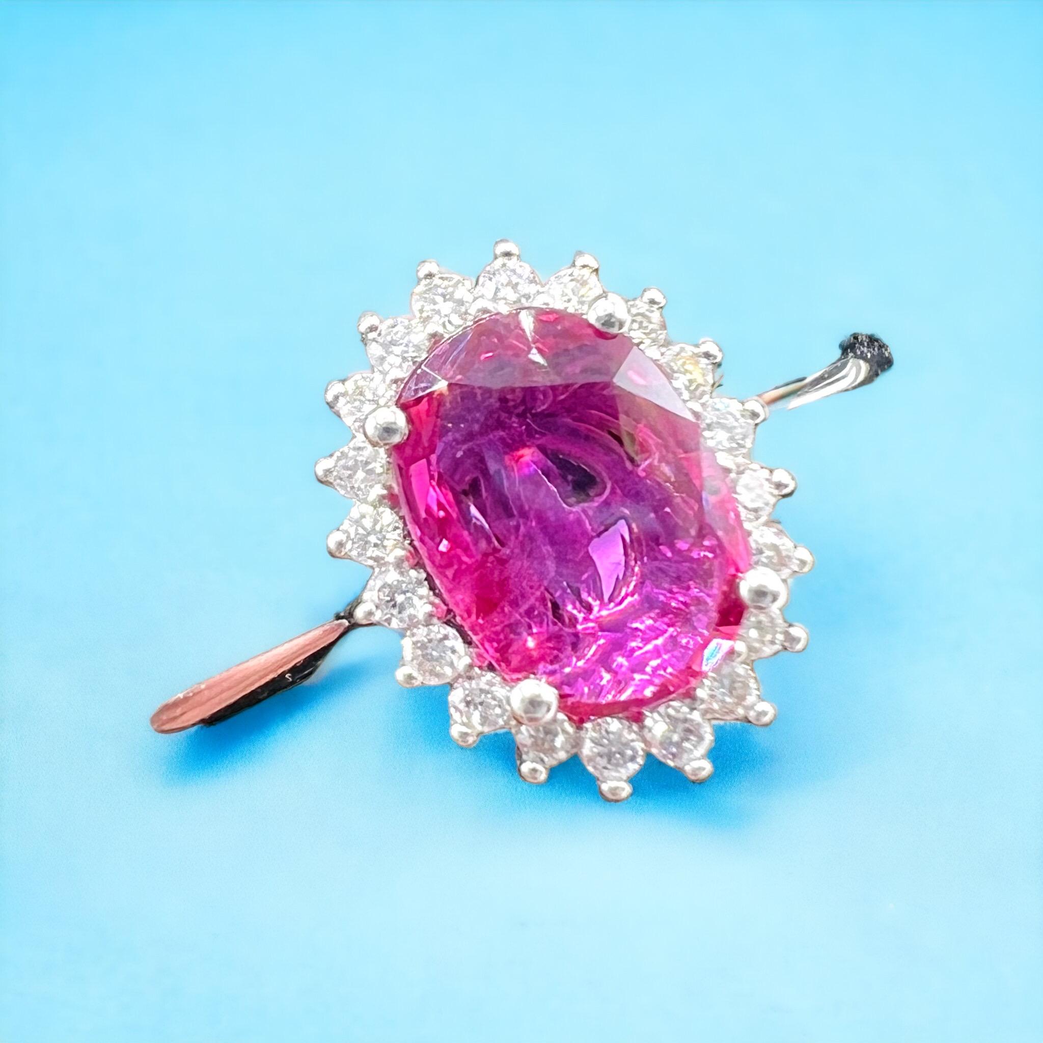18 Carat Engagement Ring Set Pink Sapphire Surrounded by Diamonds For Sale 3