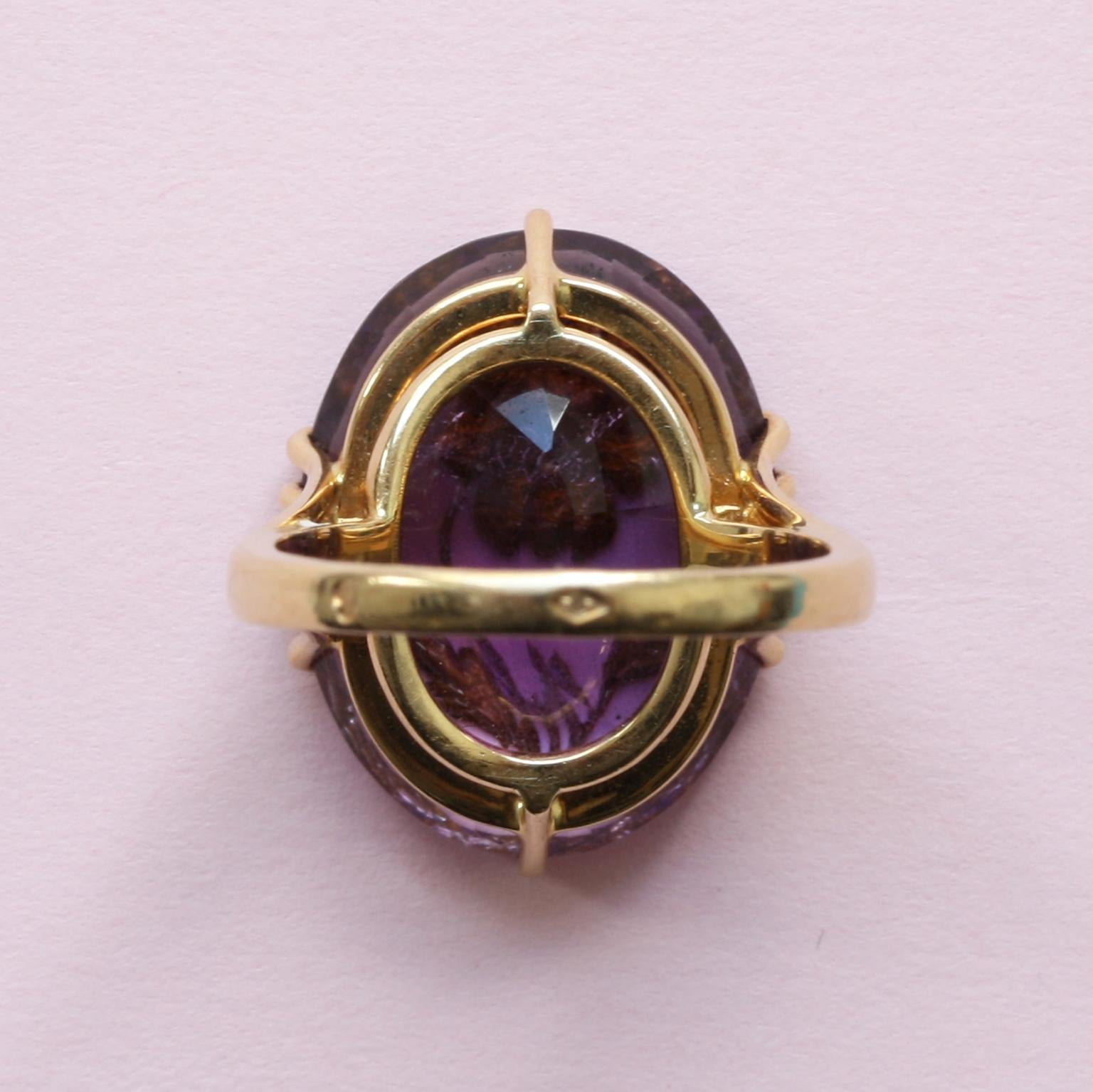 18 Carat Gold Amethyst and Rose Cut Diamond Flower Ring In Excellent Condition In Amsterdam, NL