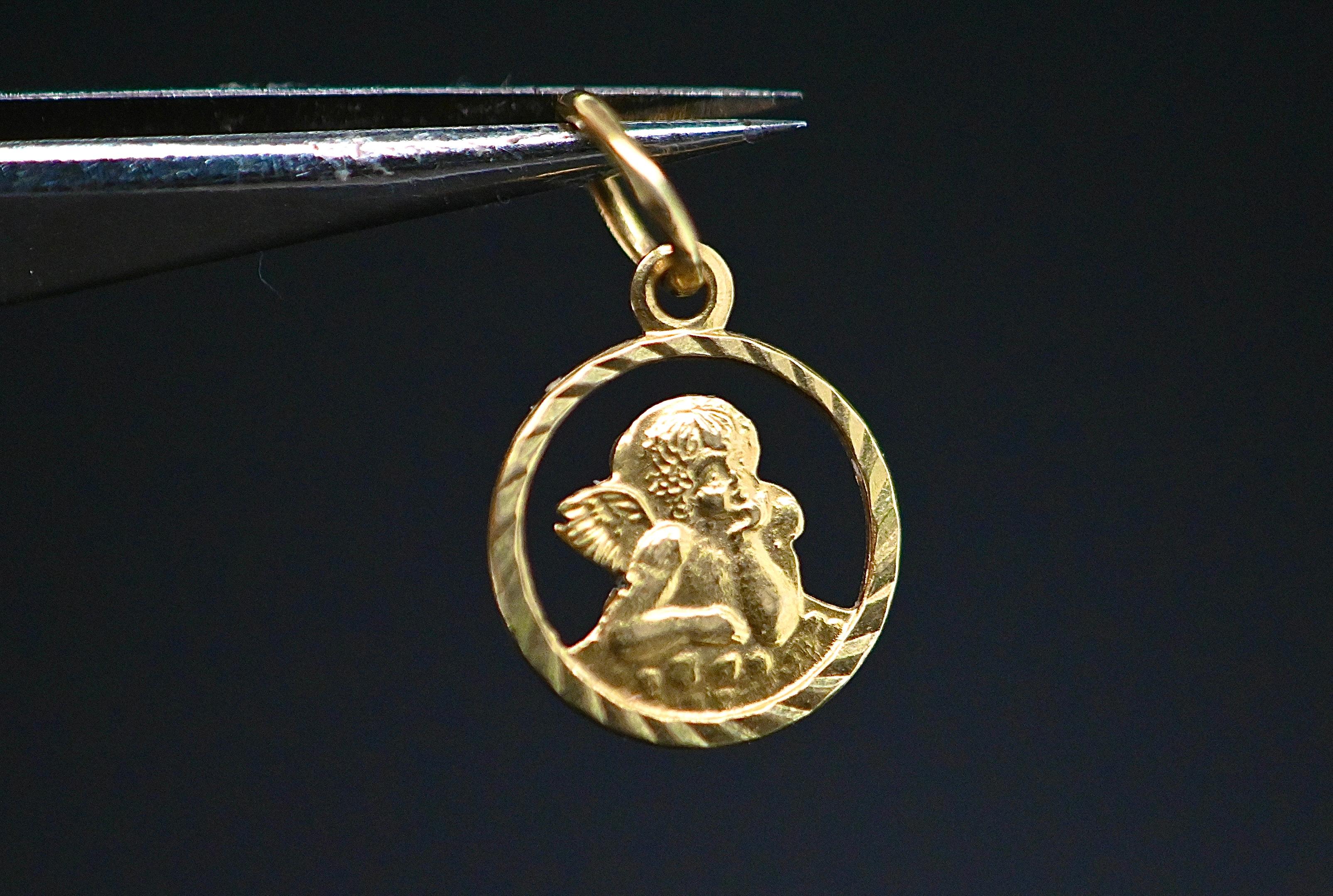 Ciondolo angelo in oro 18 carati In condizioni Nuovo in vendita a Vannes, FR