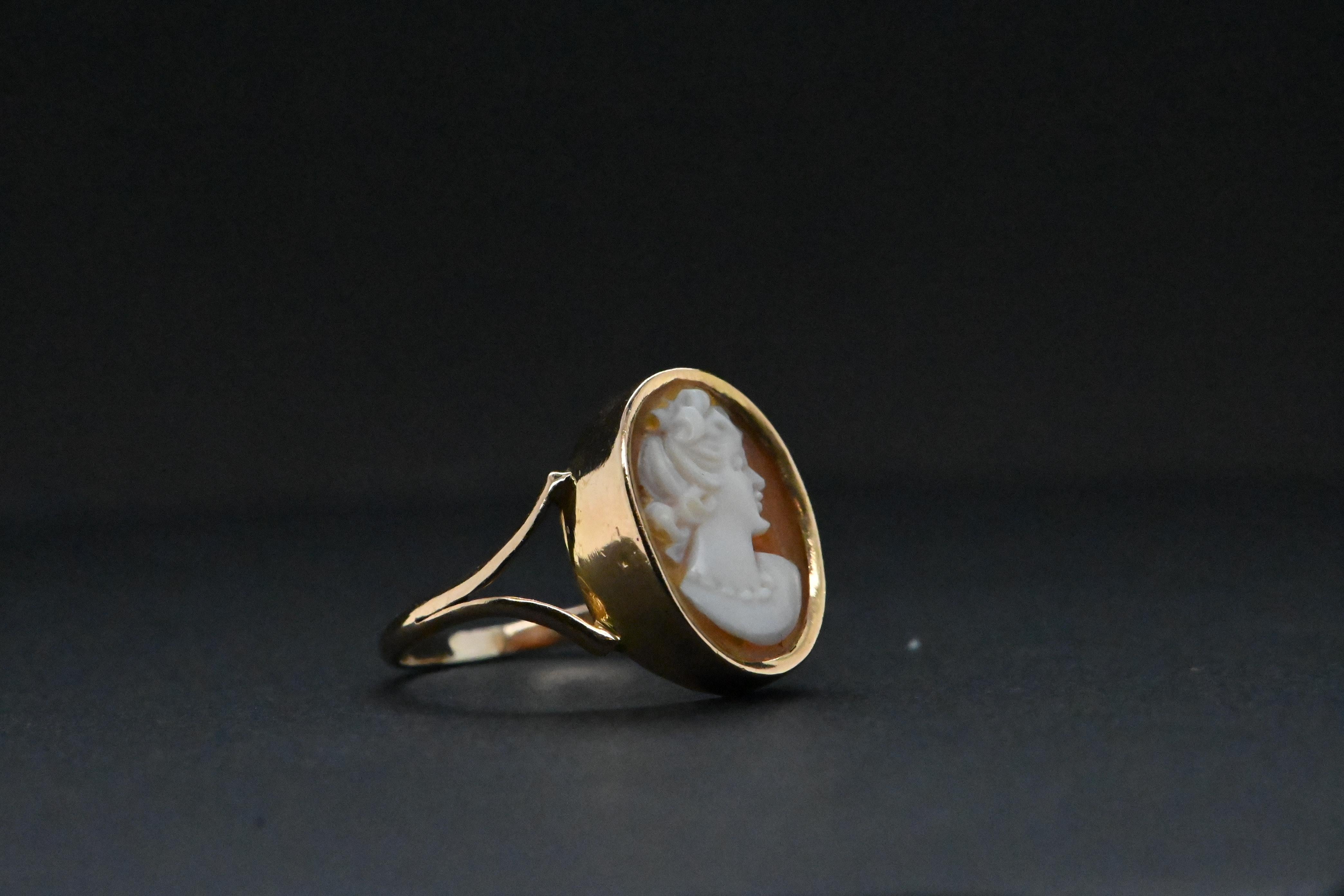 Classical Greek 18 Carat Gold Antique Cameo Ring For Sale