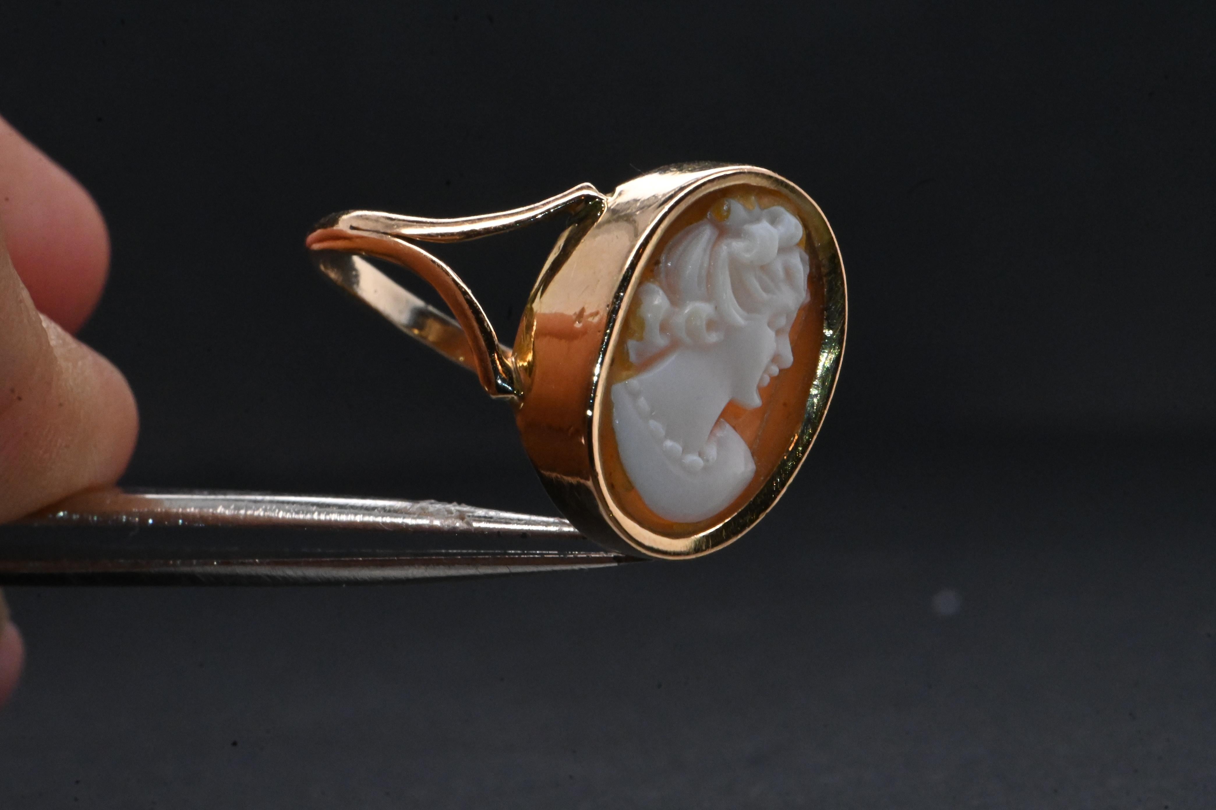18 Carat Gold Antique Cameo Ring For Sale 1