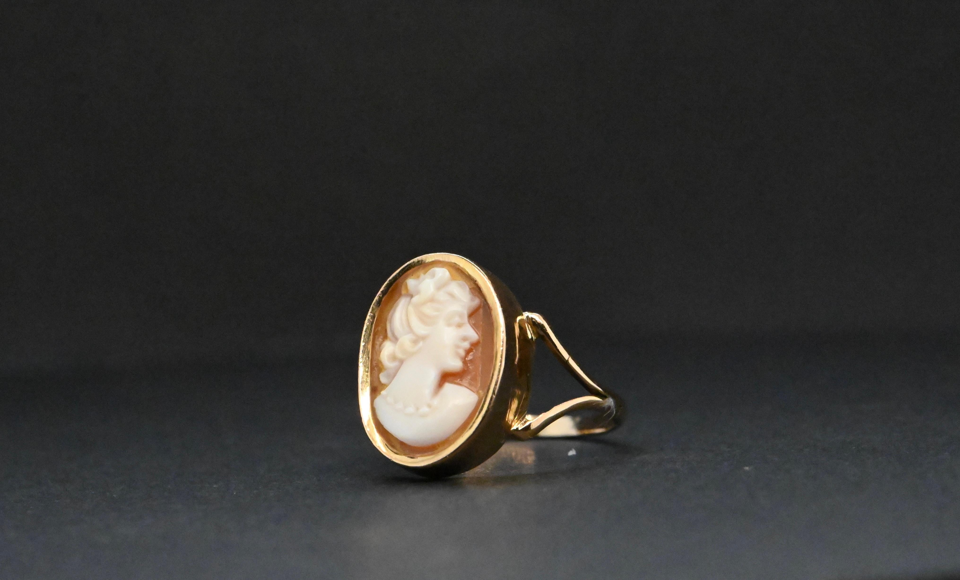 18 Carat Gold Antique Cameo Ring For Sale 2