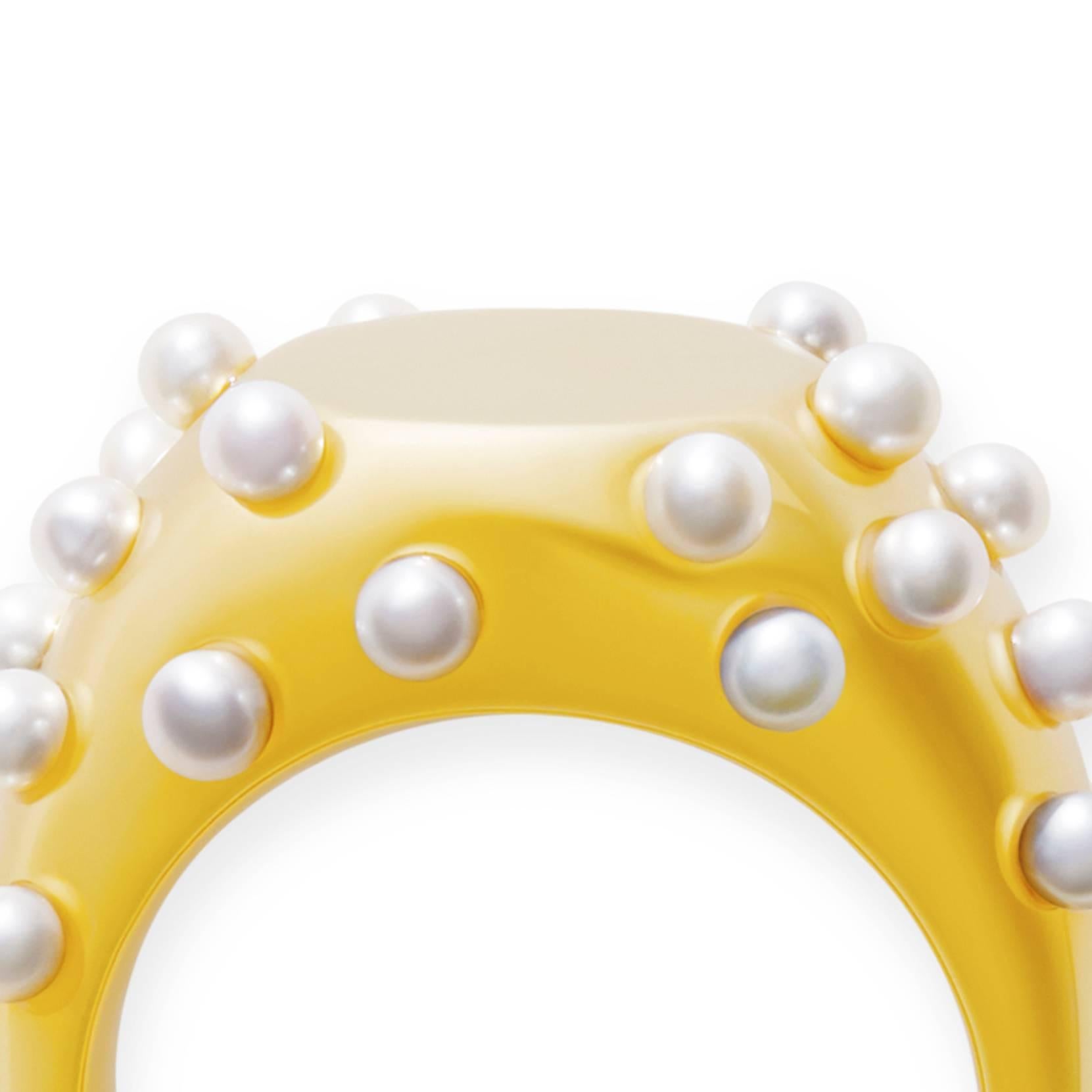 Contemporary 18 Carat yellow Gold Bubble Pearl Cocktail Ring For Sale