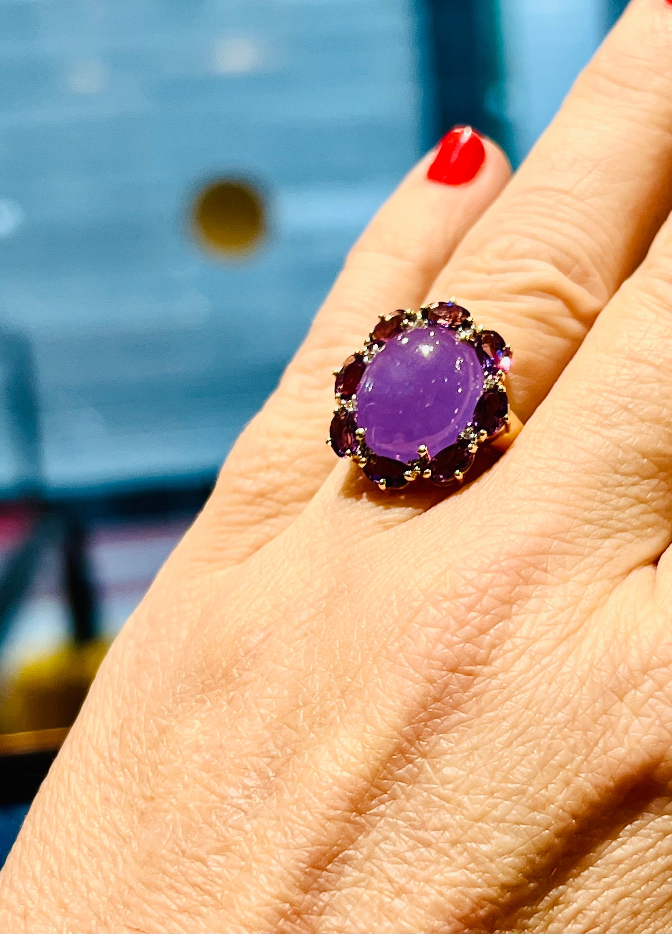18 carat gold cabochon ring with lavender jade, amethysts and pavé diamonds For Sale 5