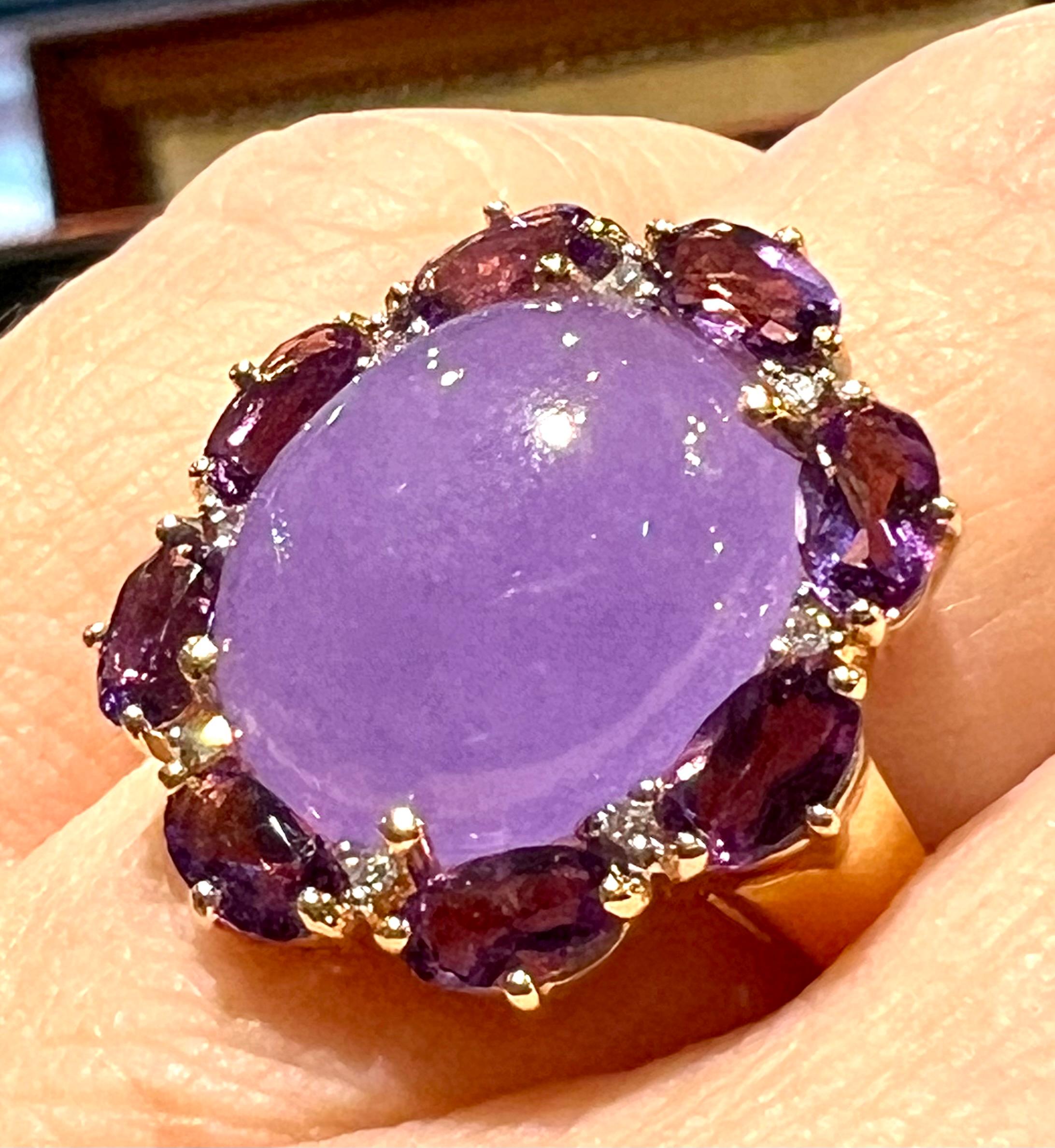 18 carat gold cabochon ring with lavender jade, amethysts and pavé diamonds For Sale 2