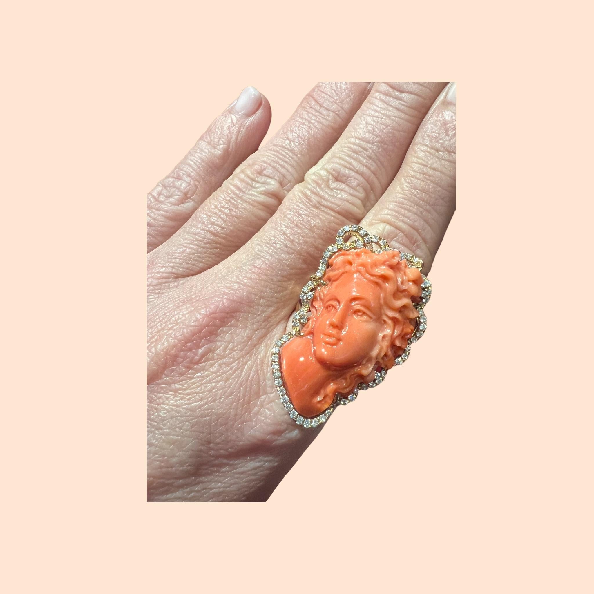 18 Carat Gold Cocktail Ring Set with a Superb Cameo in Coral with diamonds In Good Condition In SAINT-OUEN-SUR-SEINE, FR