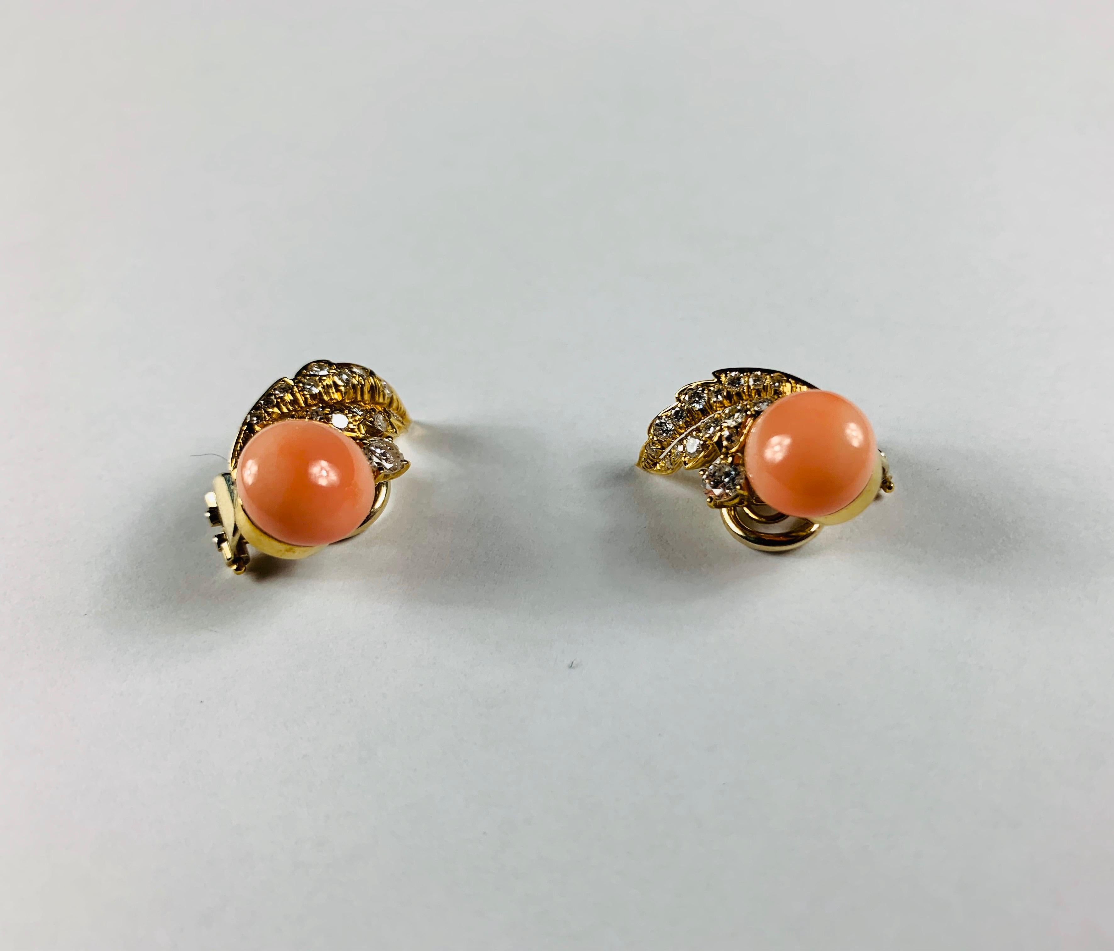 18 Carat Gold Coral and Diamond Earrings and Necklass Set For Sale 1