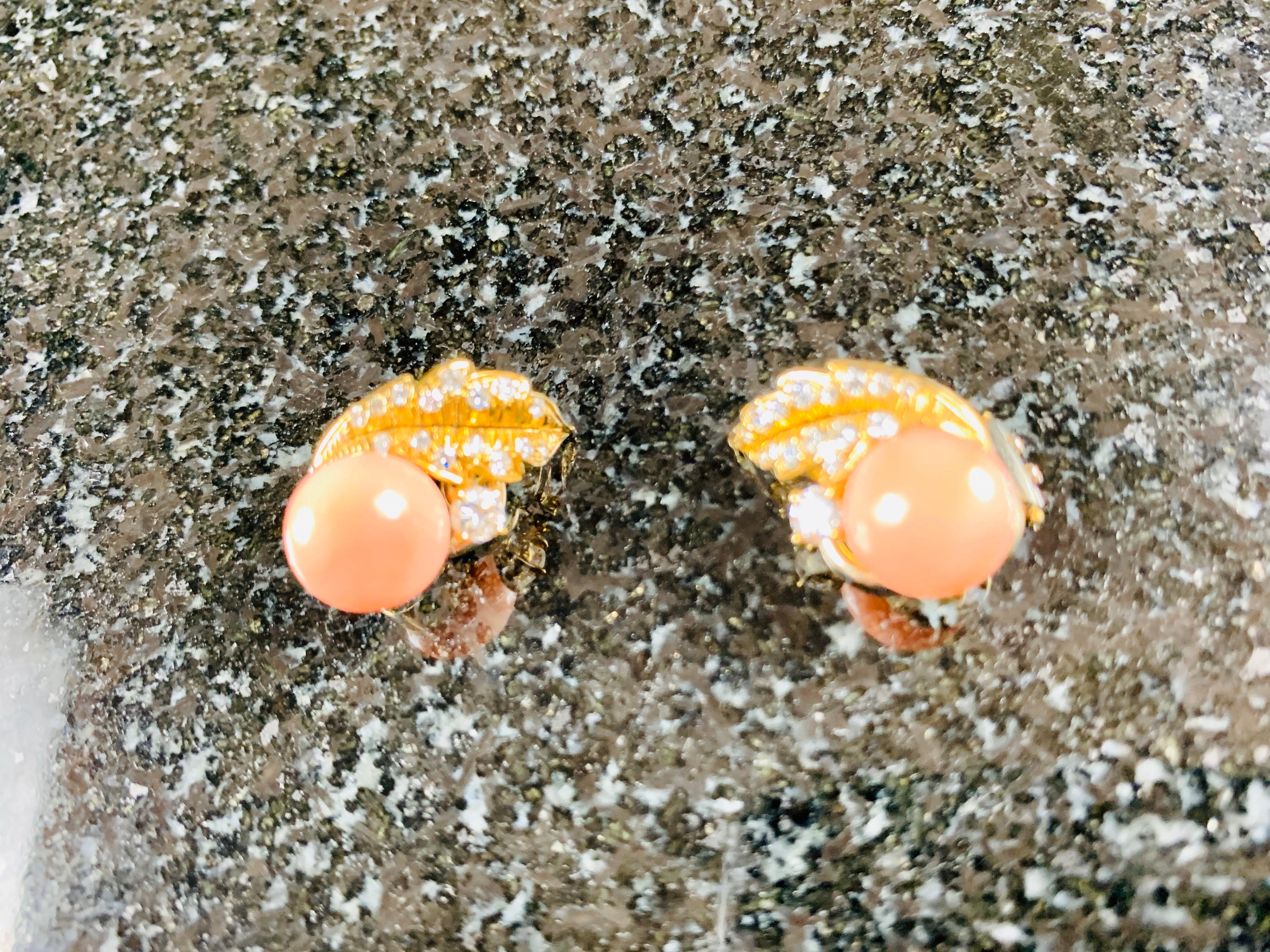 18 Carat Gold Coral and Diamond Earrings and Necklass Set For Sale 4