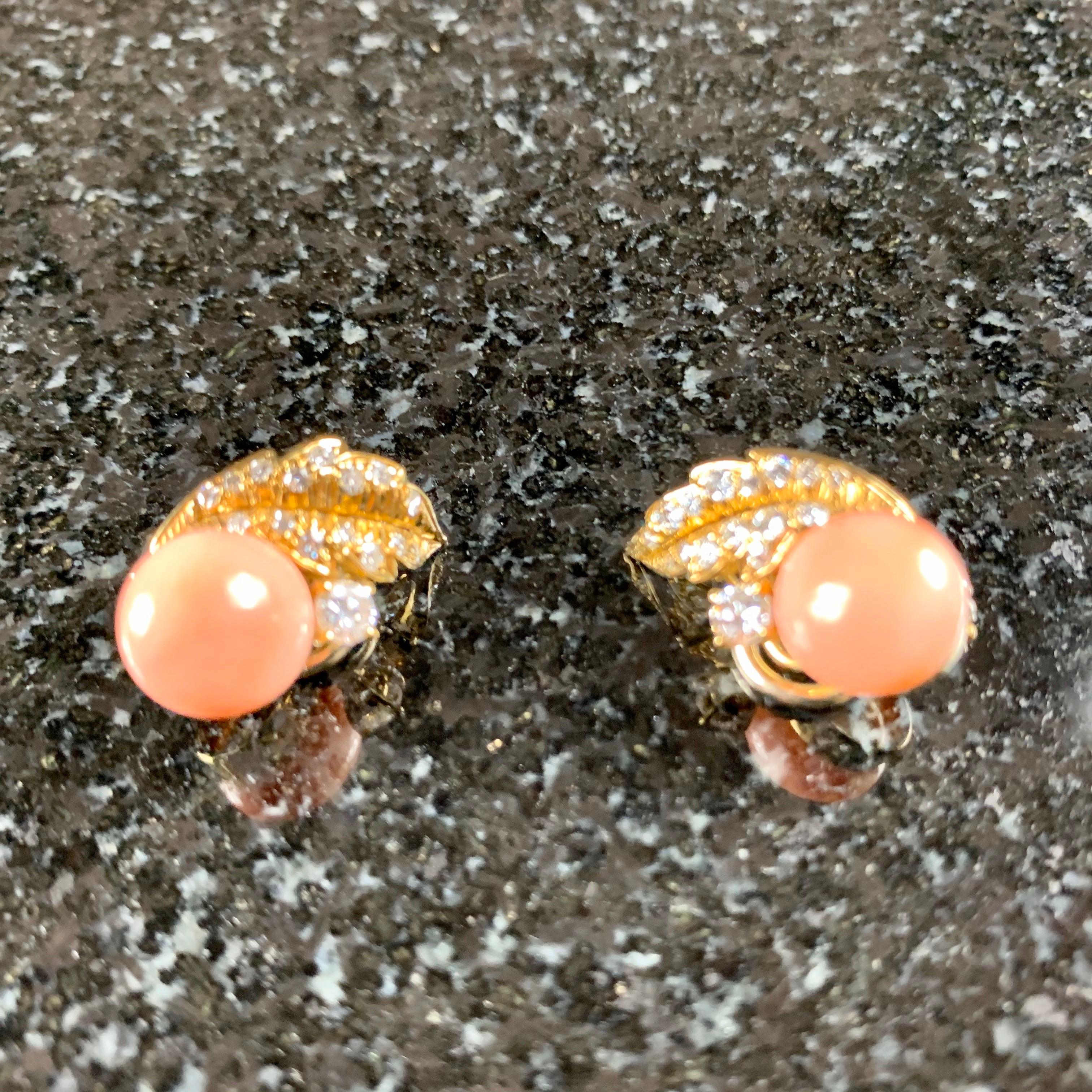 18 Carat Gold Coral and Diamond Earrings and Necklass Set In Excellent Condition For Sale In  London, GB