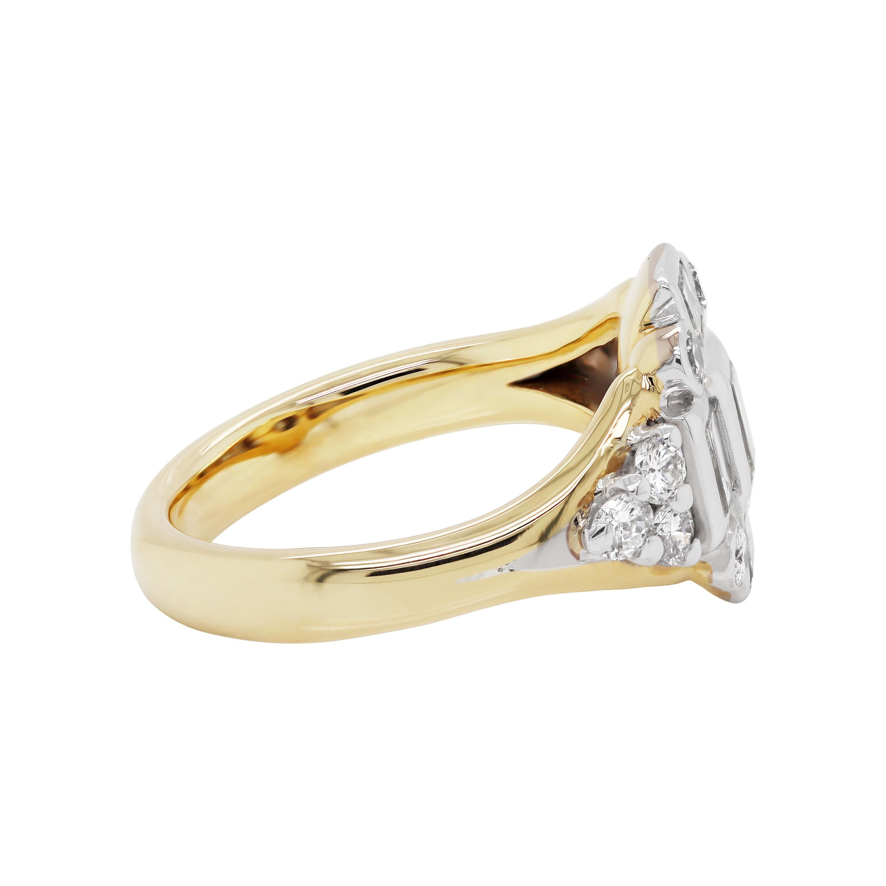 Dieser wunderbare, vom Art Deco inspirierte Ring ist mit einem Cluster aus Diamanten besetzt: fünf Smaragde mit einem Gesamtgewicht von ca. 1,10 ct und weitere 10 runde Diamanten im Brillantschliff mit einem Gesamtgewicht von ca. 0,60 ct. Die