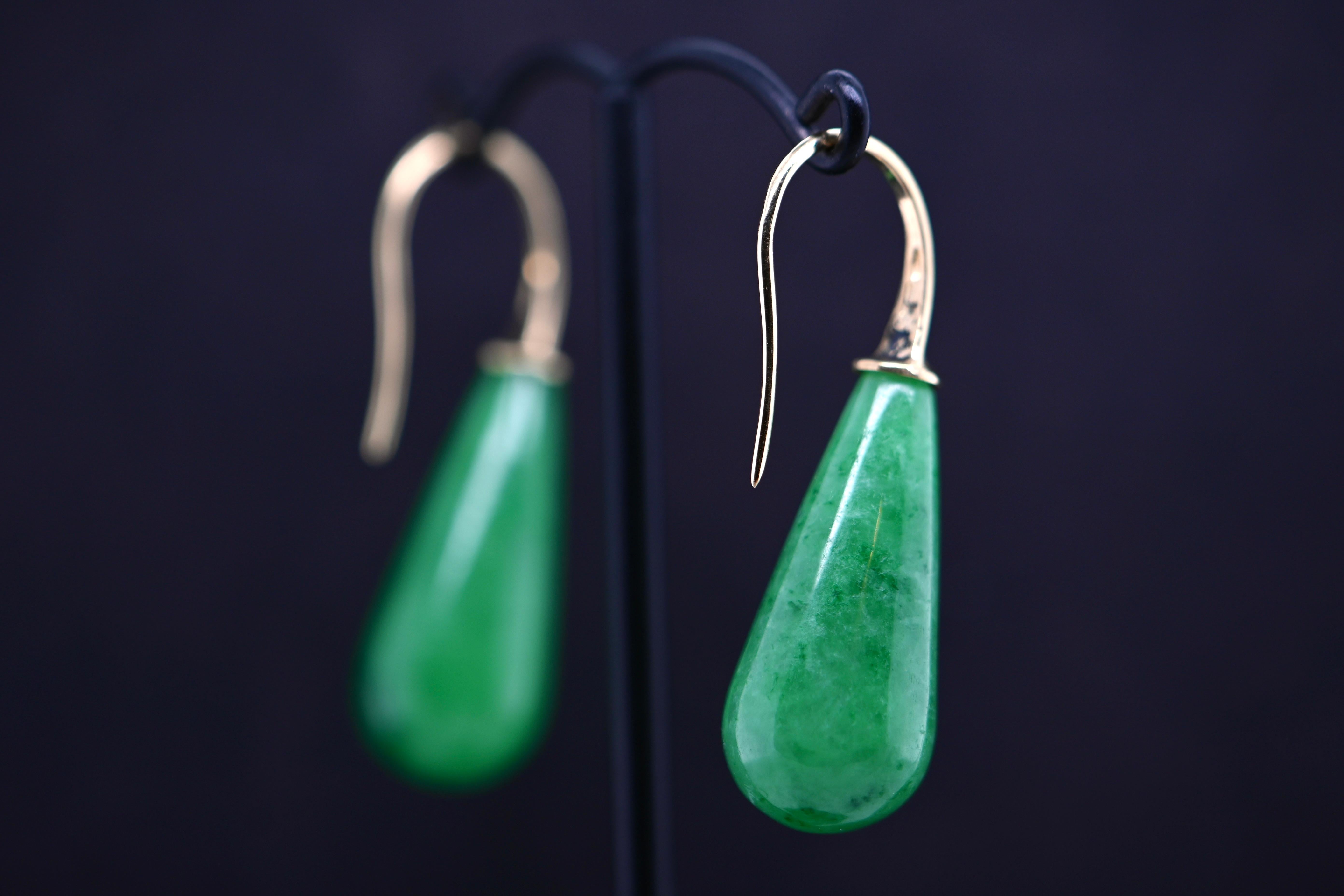 Pear Cut 18-Carat Gold Drop Earrings with Jade Stone For Sale