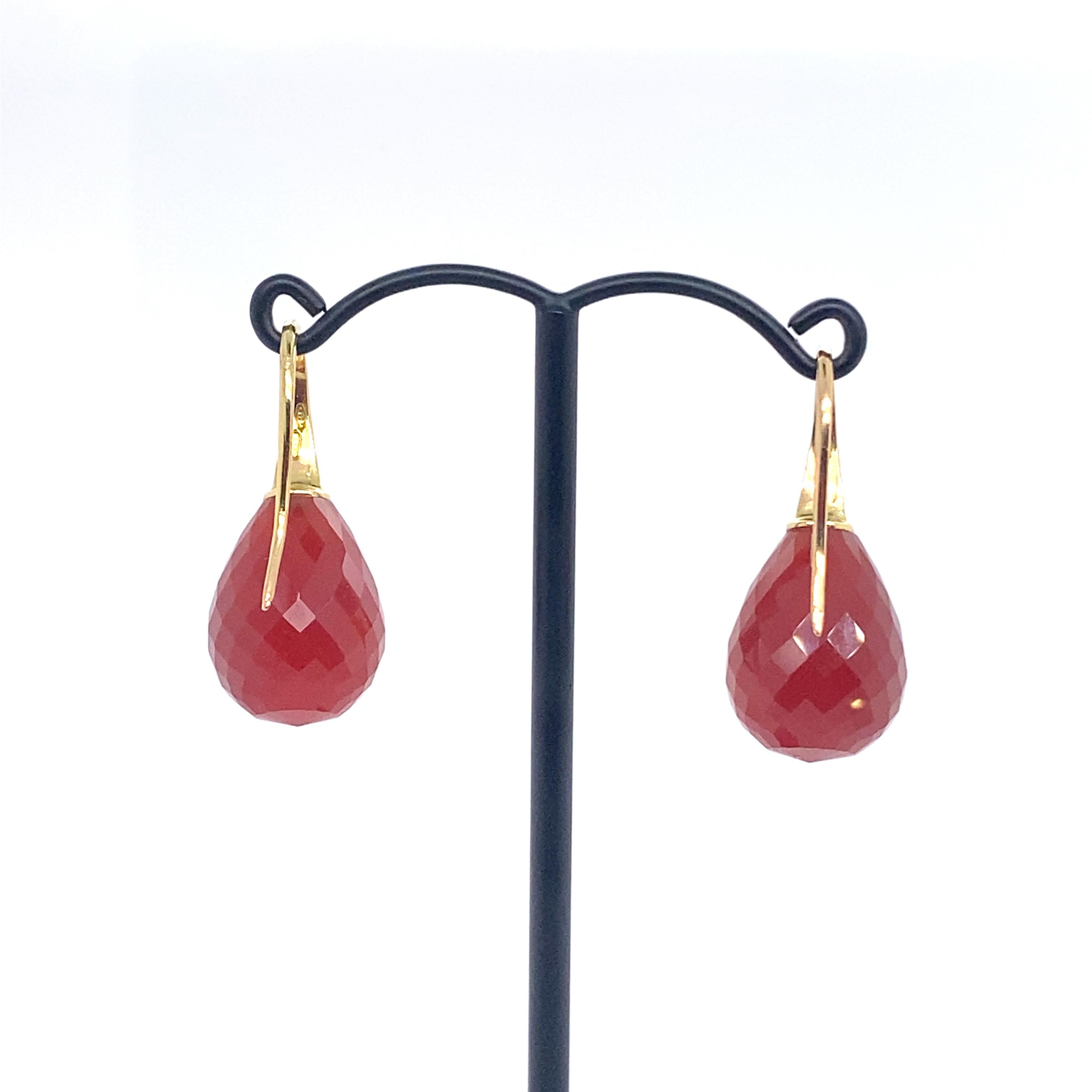 18 Carat Gold Earring with a Red Agate Briolette Cut For Sale 3