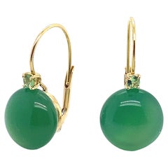 Boucles d'oreilles en or 18 carats surmontées d'une agate verte et d'une tsavorite