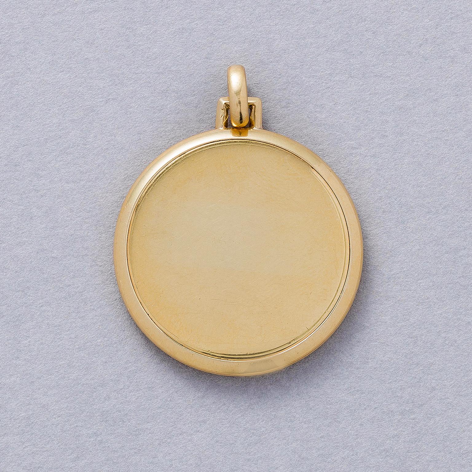 An 18 carat gold locket with a hiddden opening, when you turn the inside you can click open the locket to reveal two compartments , numbered and marked, France circa 1900.

weight: 15.88 grams
size: 3.5 x 2.7 cm
