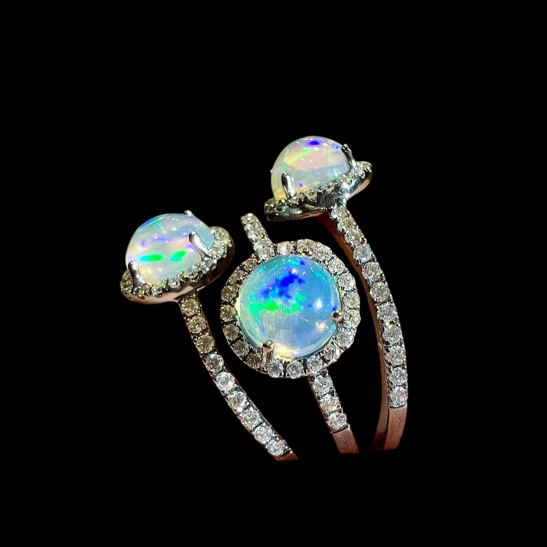 Anillo de oro de 18 quilates con ópalo y diamantes en venta 6