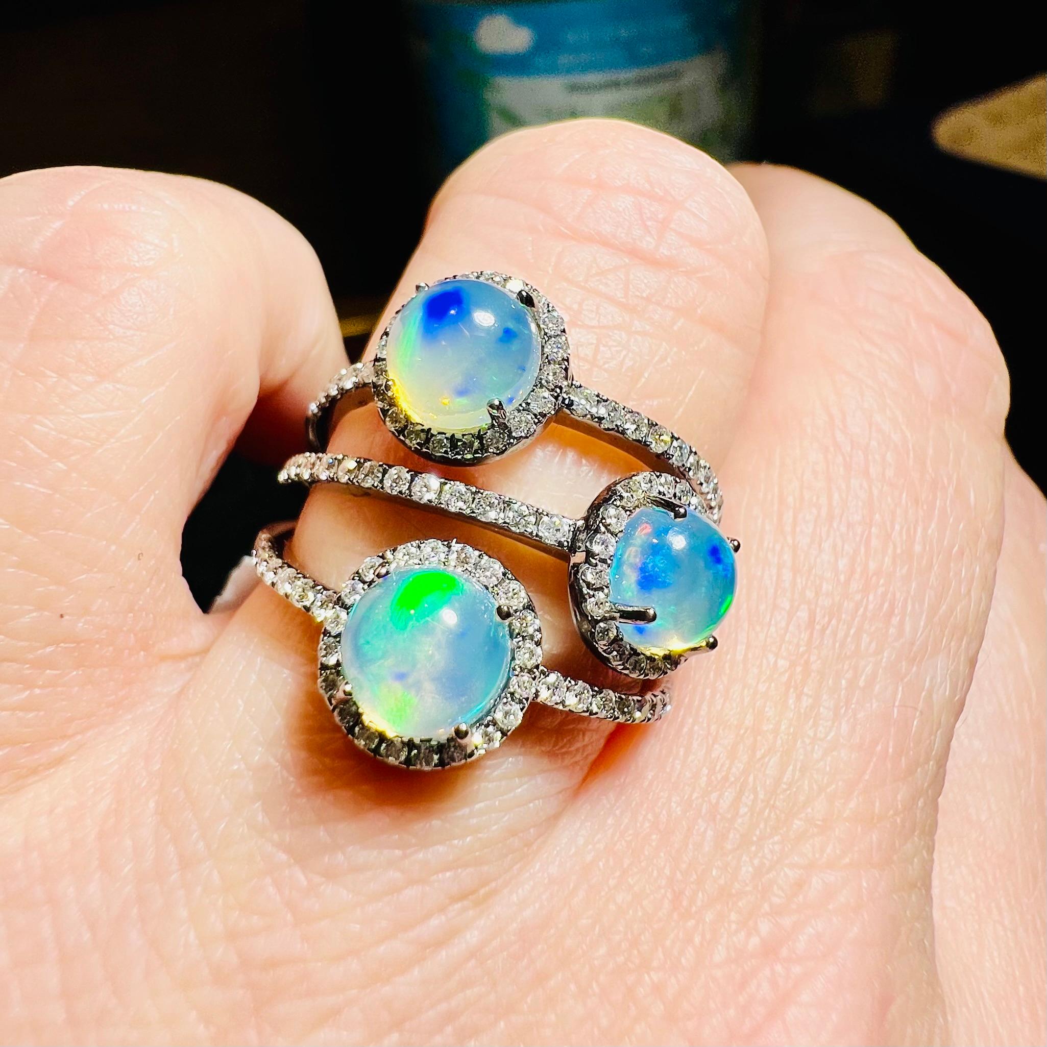 Anillo de oro de 18 quilates con ópalo y diamantes en venta 11