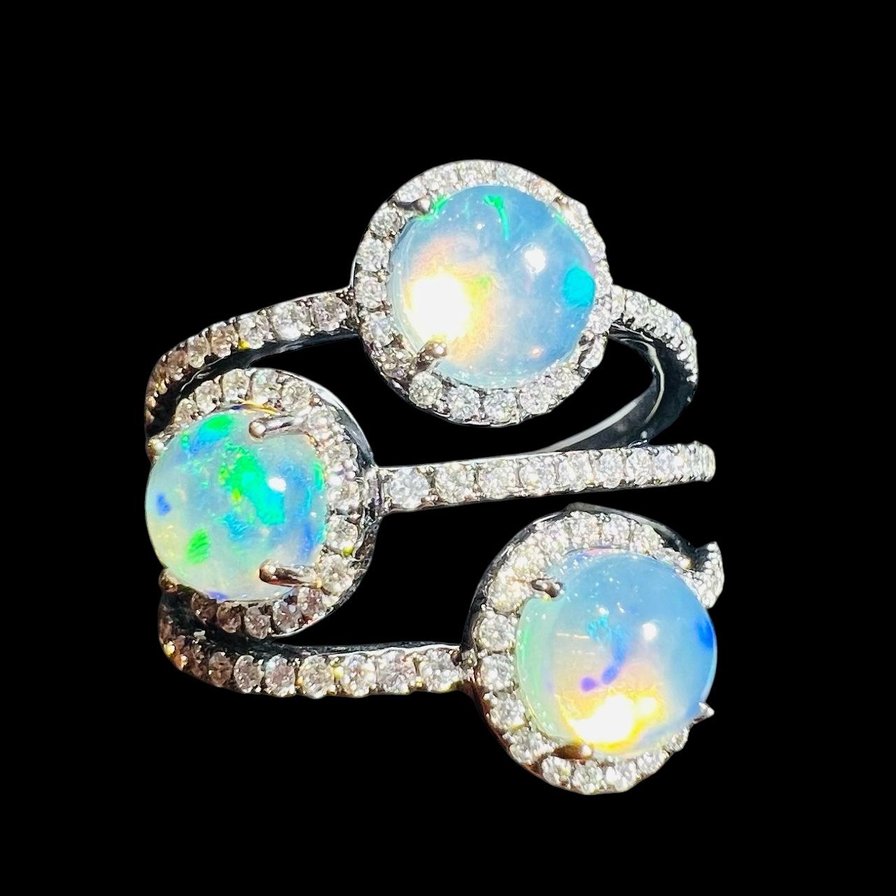 Anillo de oro de 18 quilates con ópalo y diamantes en venta 2