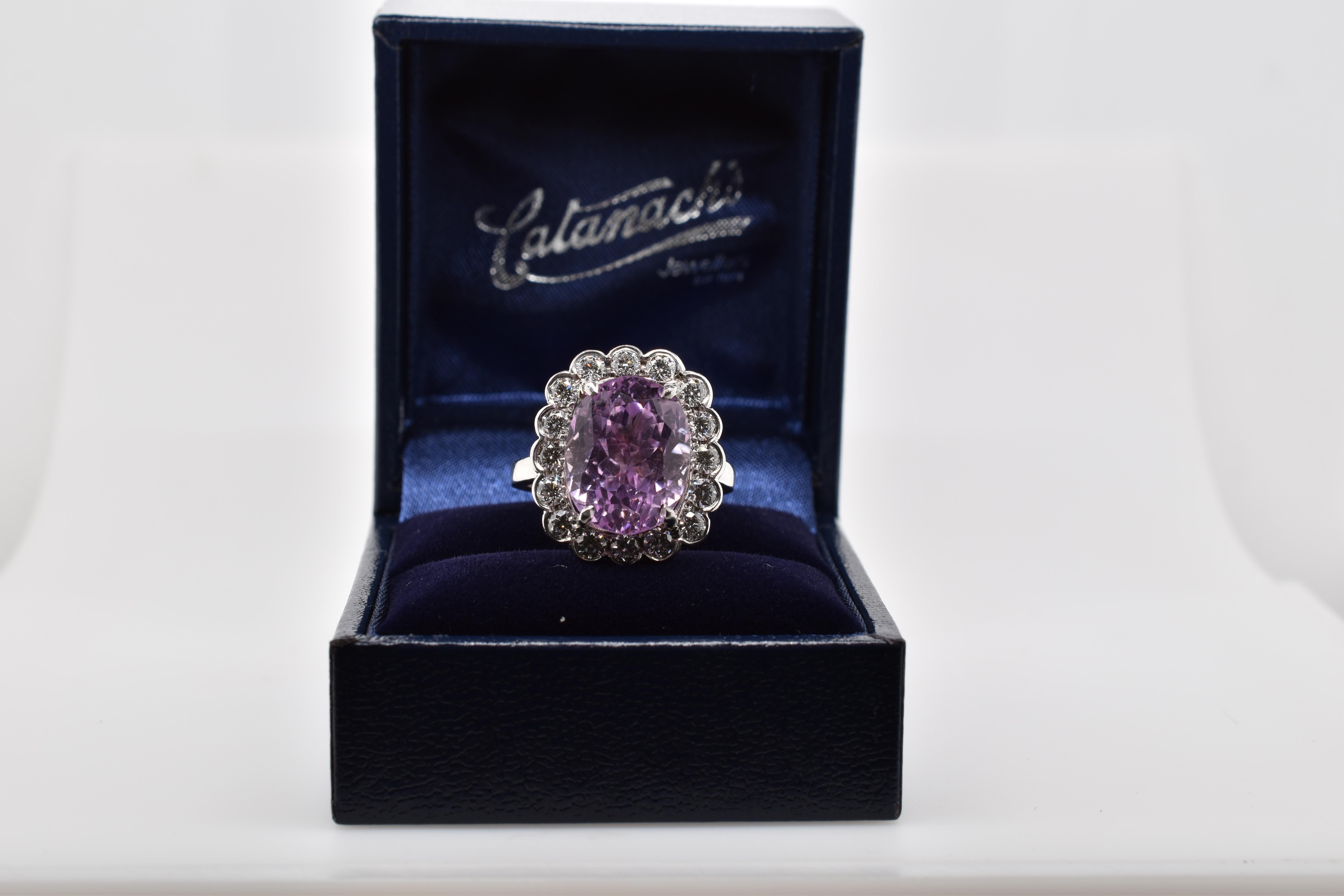 Contemporary 18 Carat Gold Oval Pink Kunzite and Brilliant Diamond Scalloped Cluster Ring
