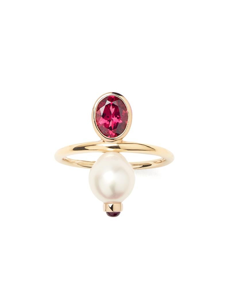 Perles Précieuses embraces fantasy in an everyday style. Its essence is embodied by drop-shaped pearls, like modern mini-sculptures worn elegantly as earrings or necklaces.

Perles Précieuses ring in yellow gold with natural pearl and grenat