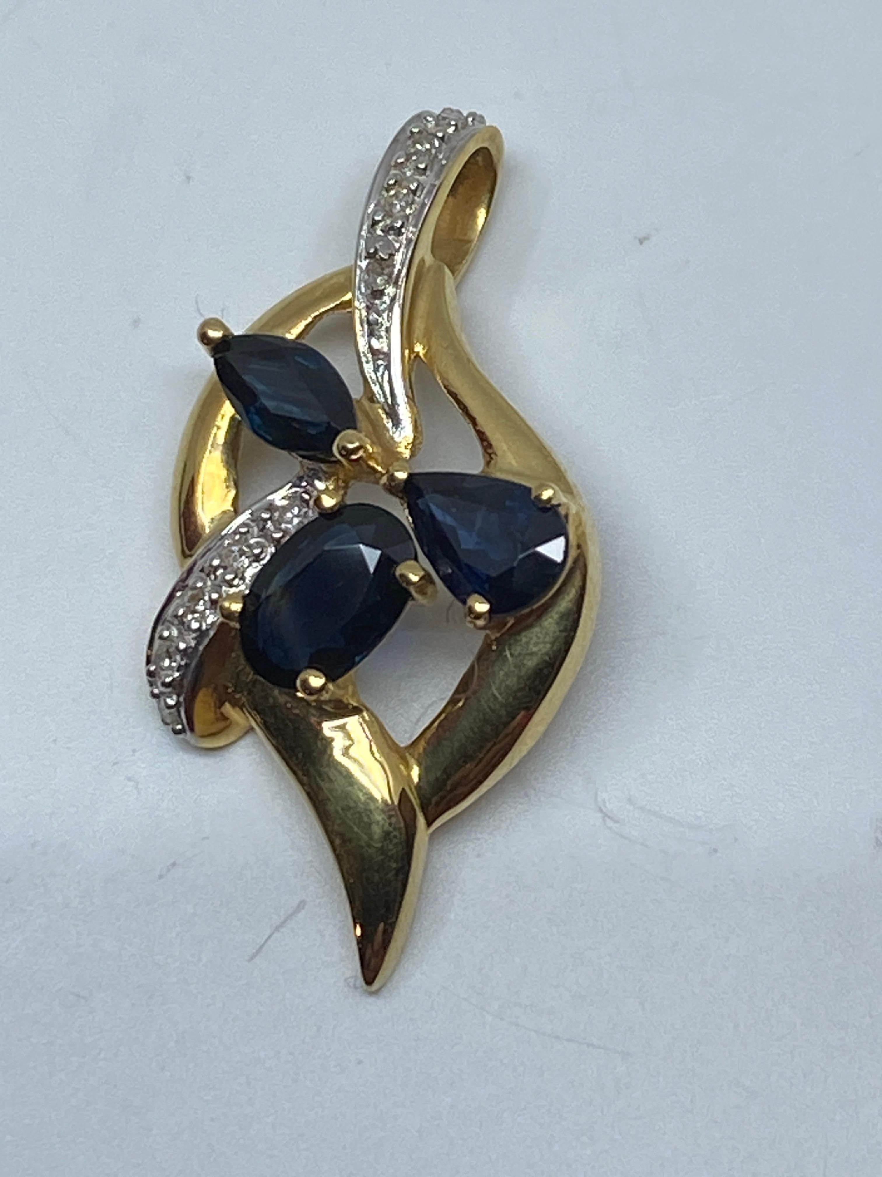 18 Carat Gold Pendant Set with 3 Pear, Shaped Sapphires and 14 Diamonds For Sale 4