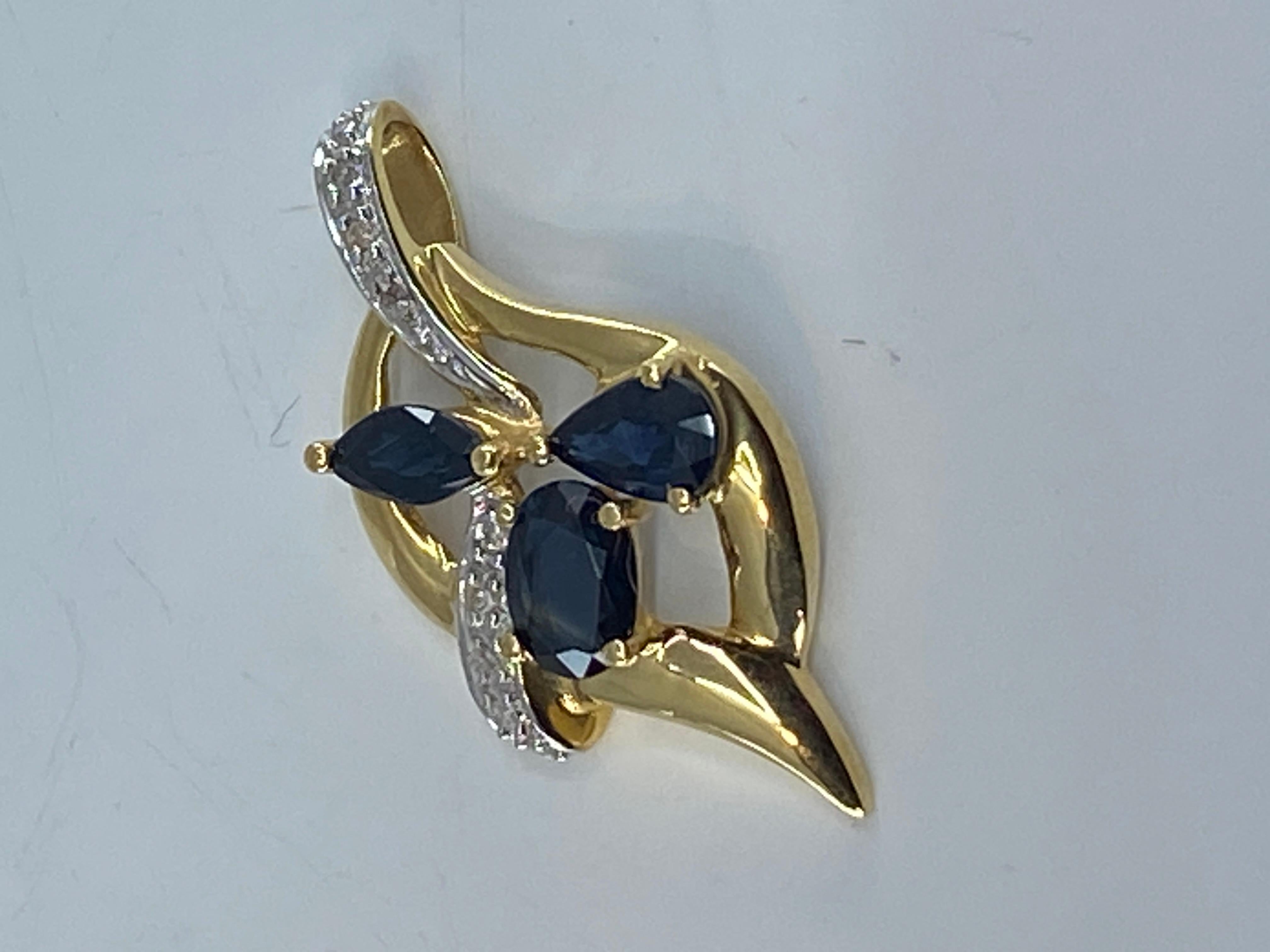 18 Carat Gold Pendant Set with 3 Pear, Shaped Sapphires and 14 Diamonds For Sale 2
