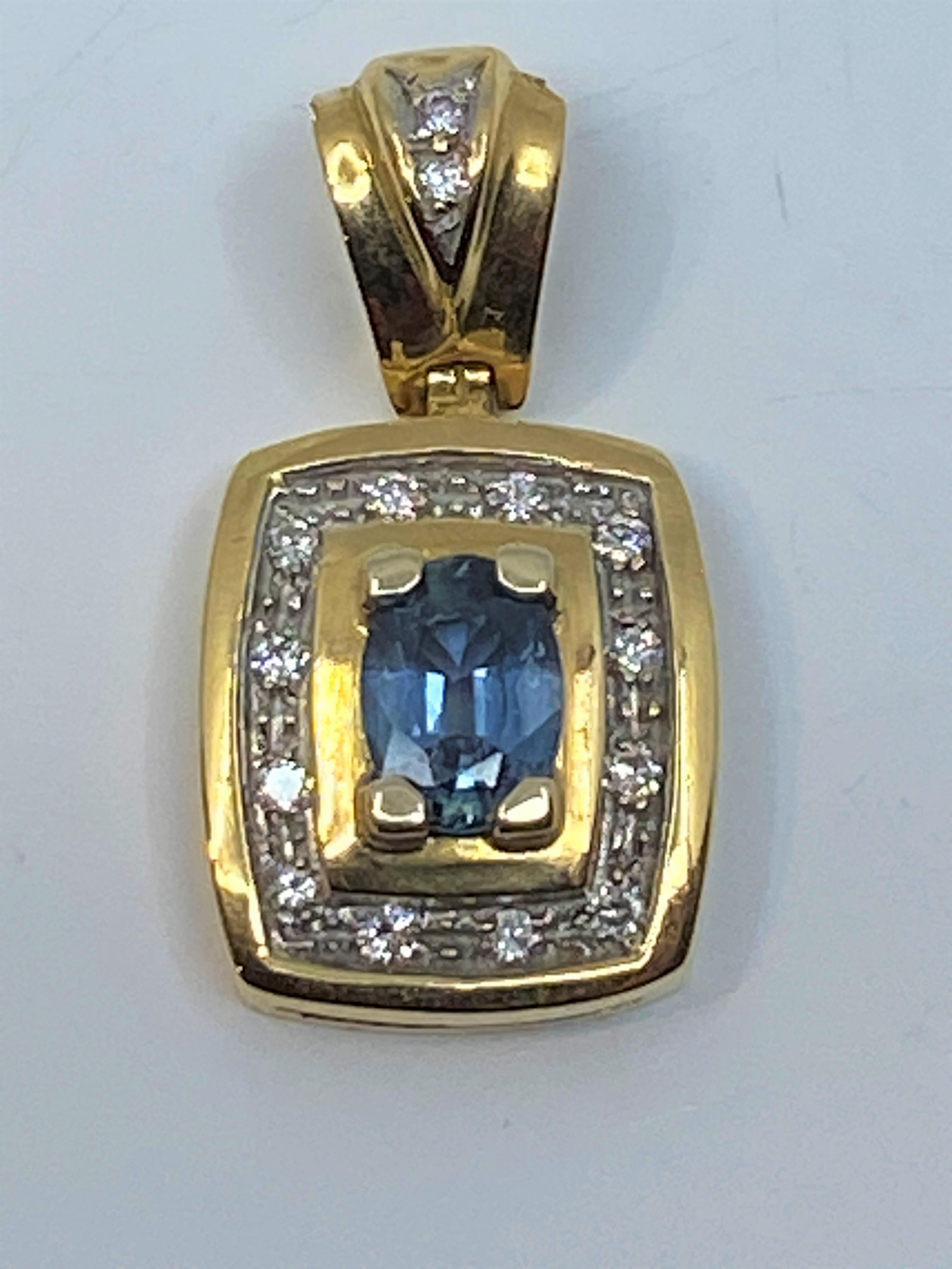Modern 18 Carat Gold Pendant Set with a Sapphire and 14 Diamonds For Sale