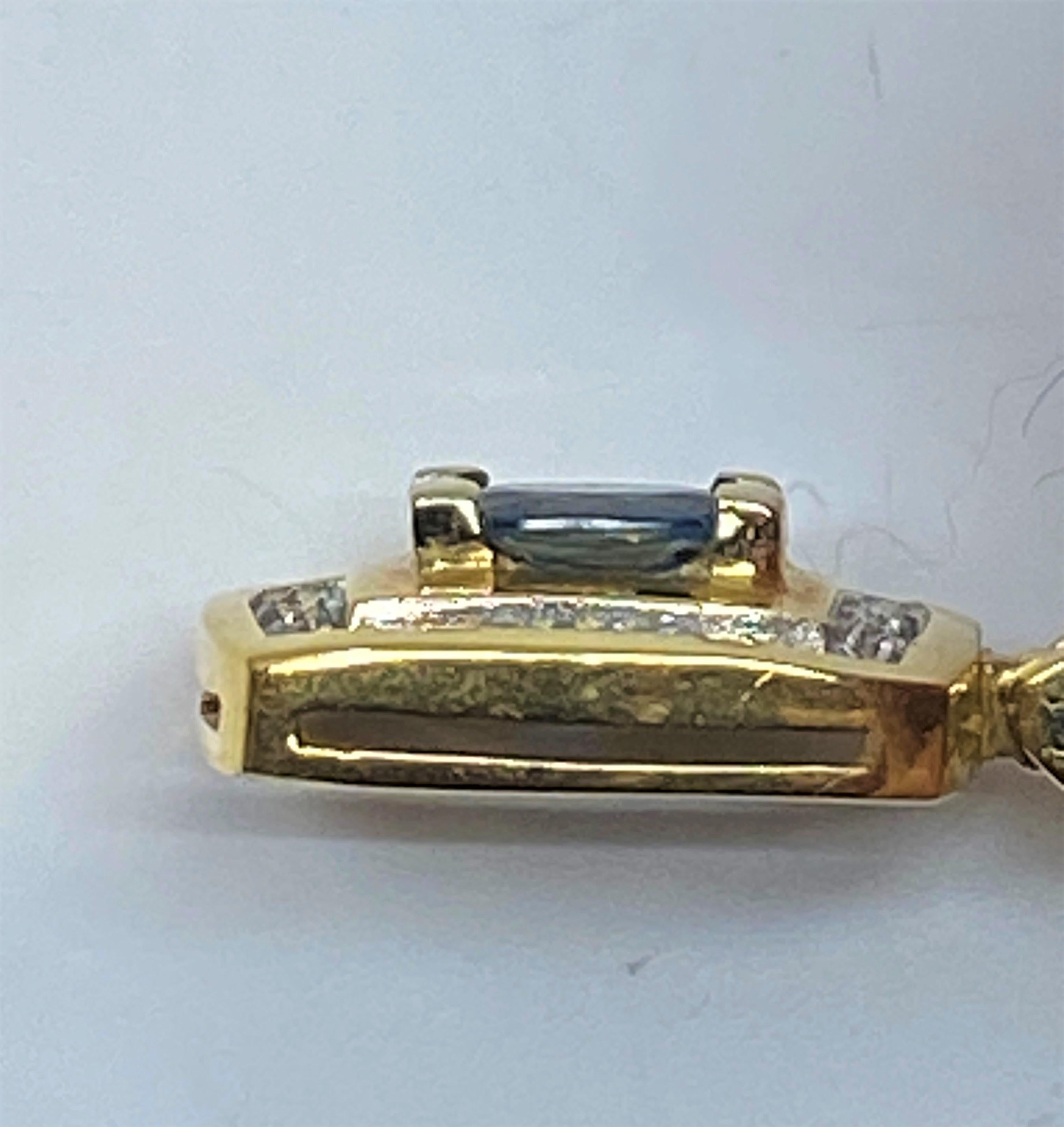 18 Carat Gold Pendant Set with a Sapphire and 14 Diamonds In Good Condition For Sale In VERSAILLES, FR