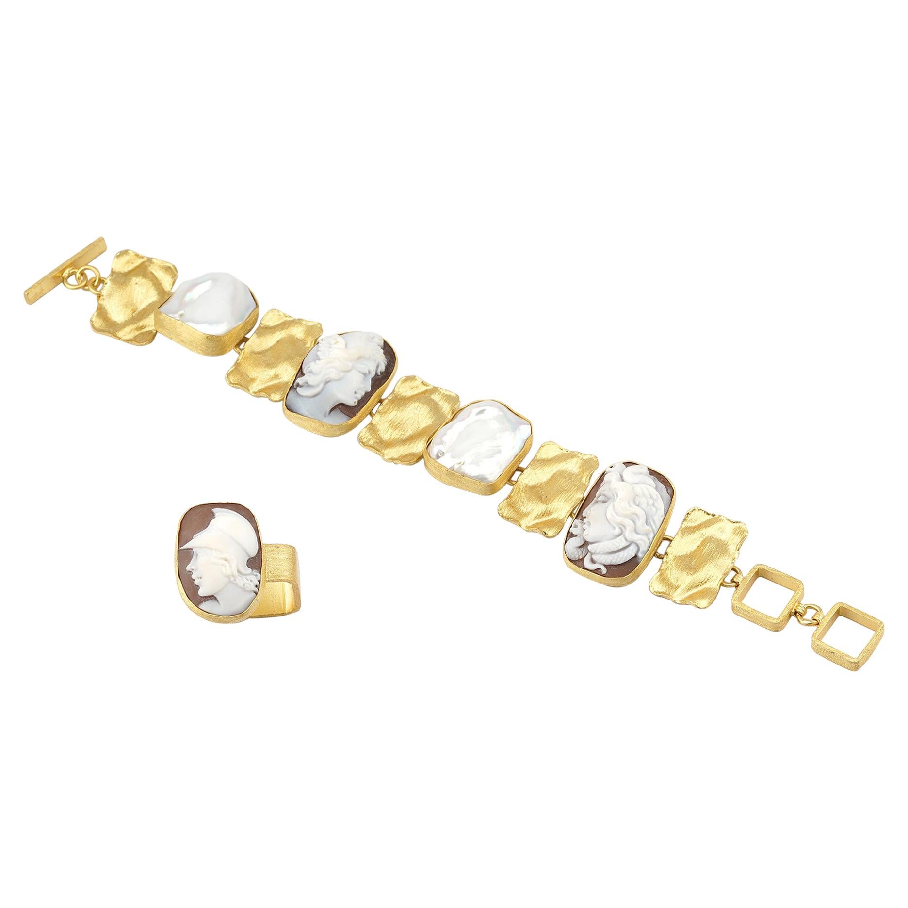 18 Carat Gold-Plated 925 Sterling Silver Sea Shell Cameos Ring Bracelet Set For Sale