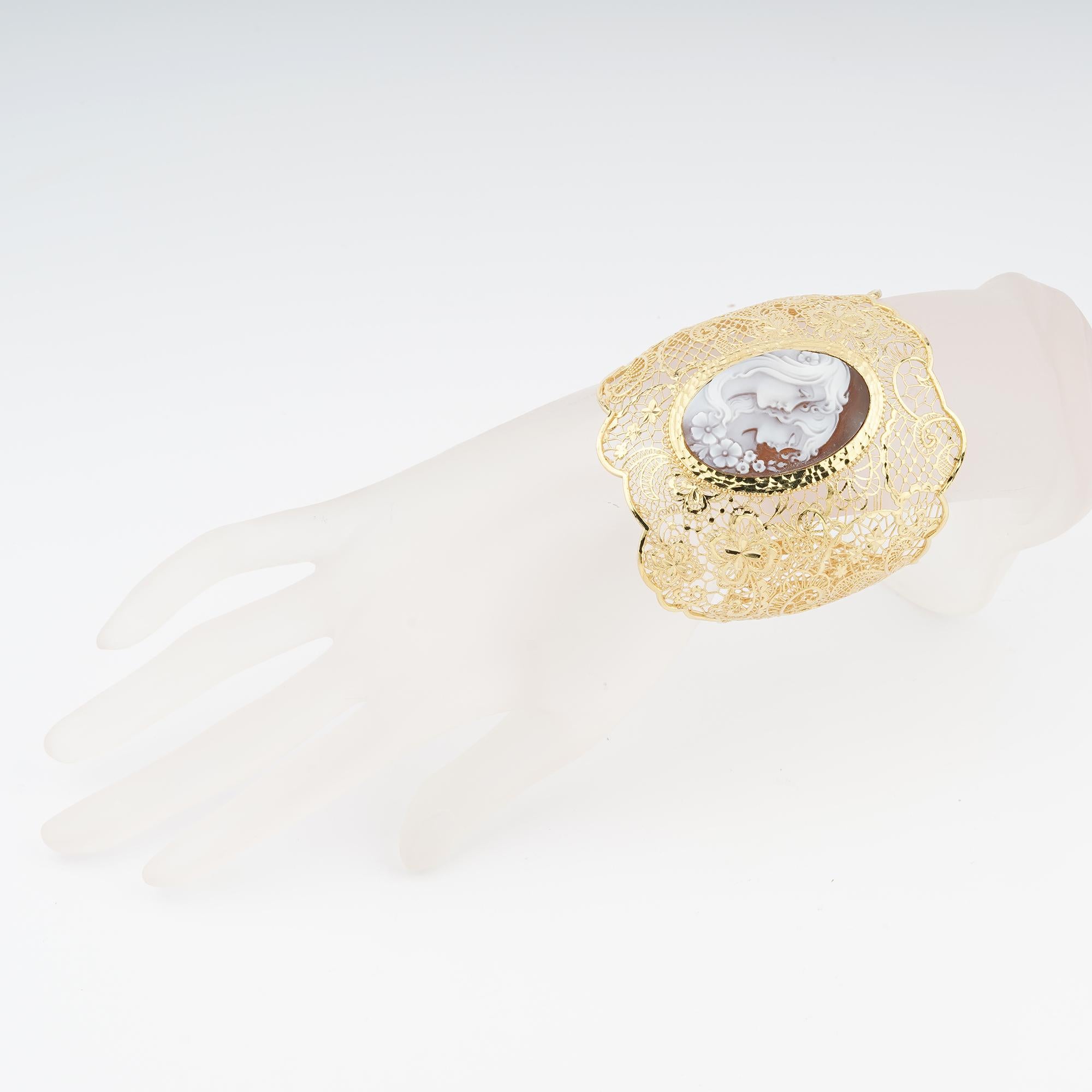 Artisan 18 Carat Gold-Plated 925 Sterling Silver with Sea Shell Cameo Bracelet For Sale