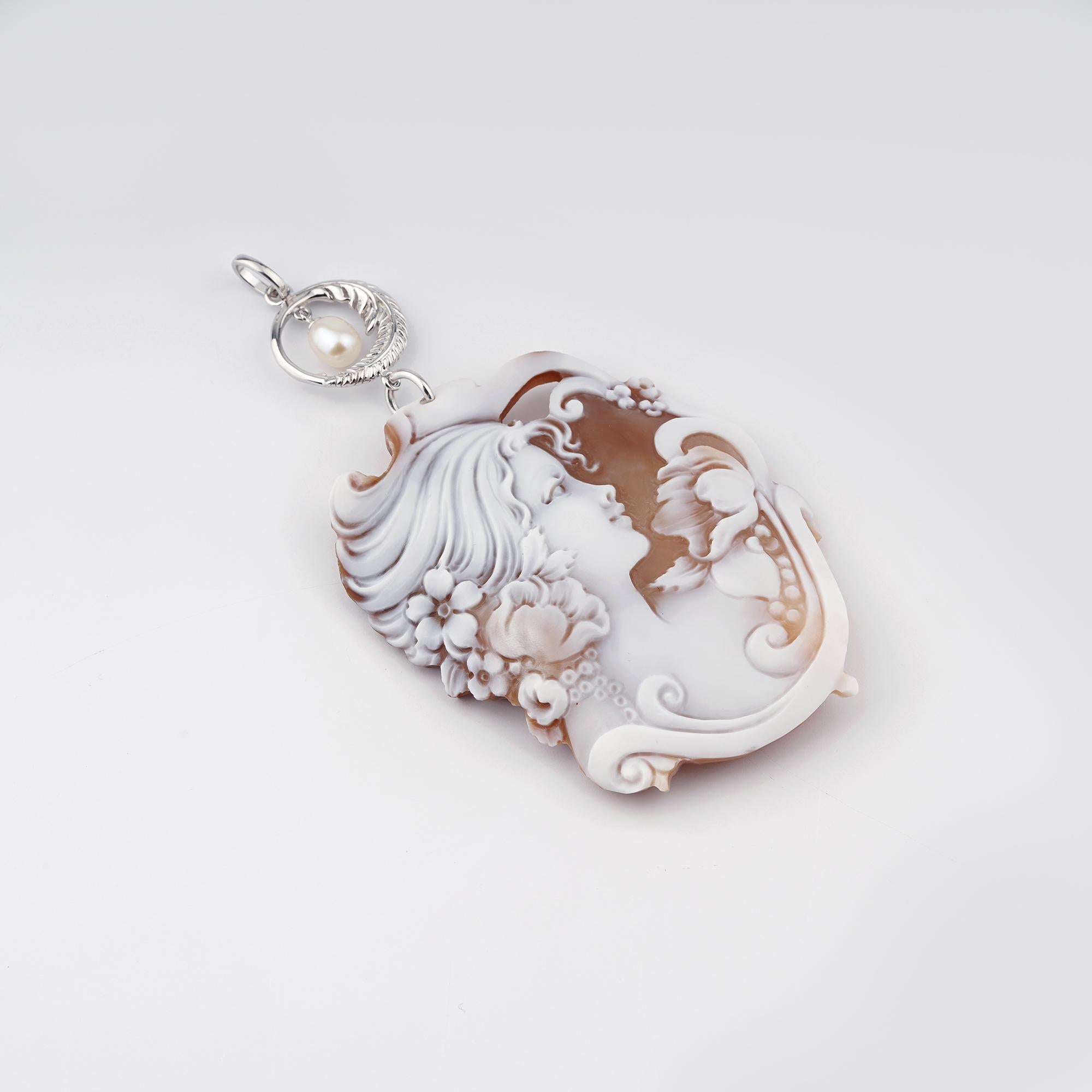 18 carat Gold Plated 925 Sterling Silver with 63 mm Sea Shell Cameo pendant. Fully handcarved woman Portrait on a sea shell cameo set in a 18ct  Gold plated silver pendant with fresh water pearls. Carvings are performed by our master artisans with
