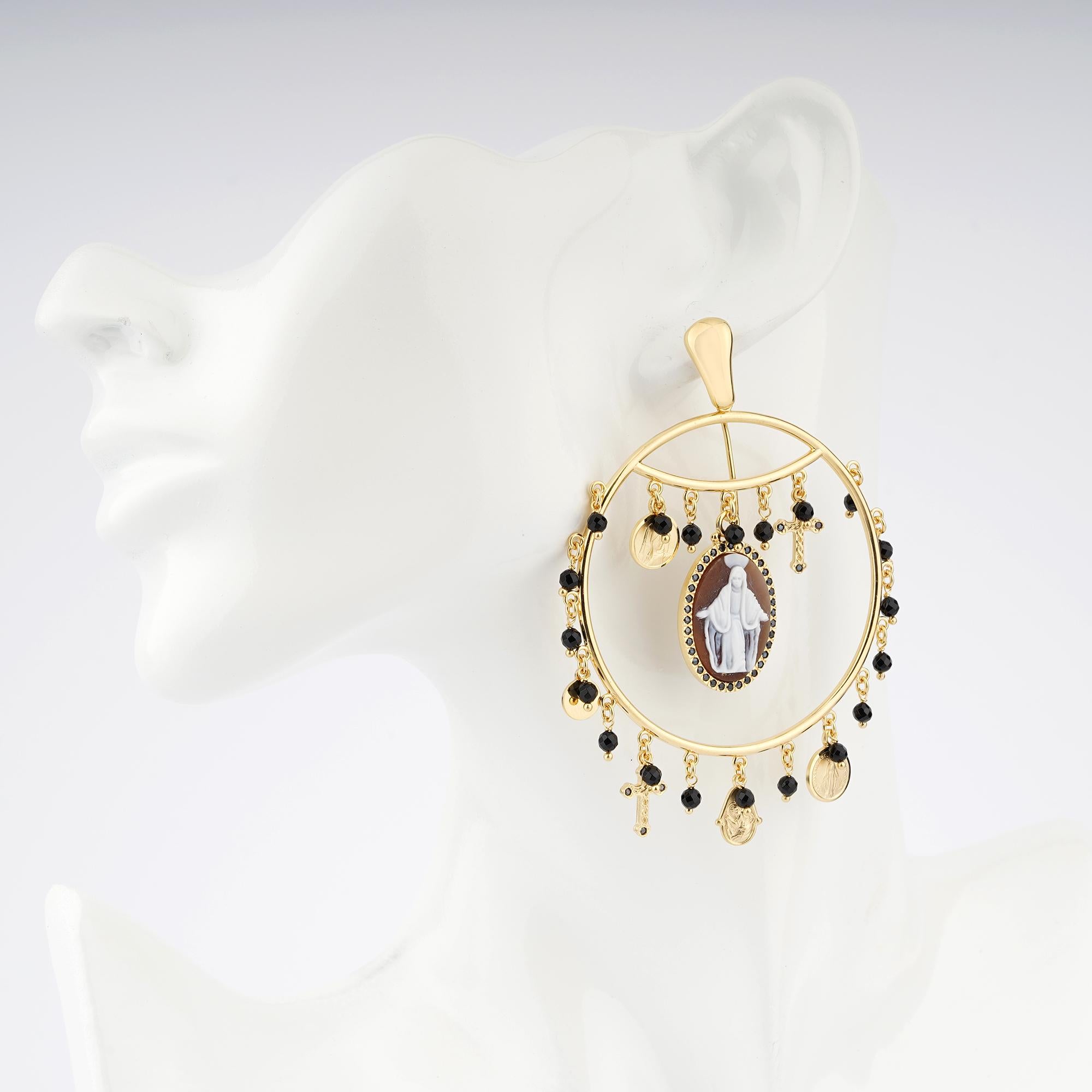 A necklace and its matching earrings make a stunning set. 

Made in Italy custom jewelry parure features fully handcarved Madonna on sea shell cameos 
set in a 18 carat gold plated 925 silver with black onyx, white and black cz and fresh water