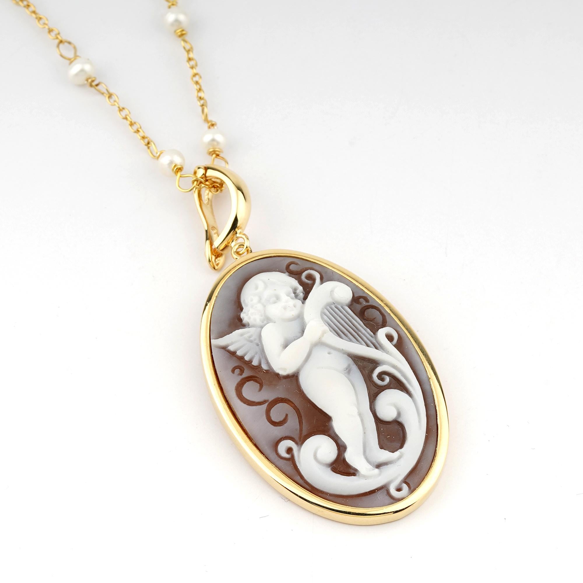 18 carat Gold Plated 925 Sterling Silver with 40mm Sea Shell Cameos Pendant Necklace. Fully handcarved Portrait on a sea shell cameo set in a 18kt Gold plated silver Pendant Necklace. Carvings are performed by our master artisans with generations of