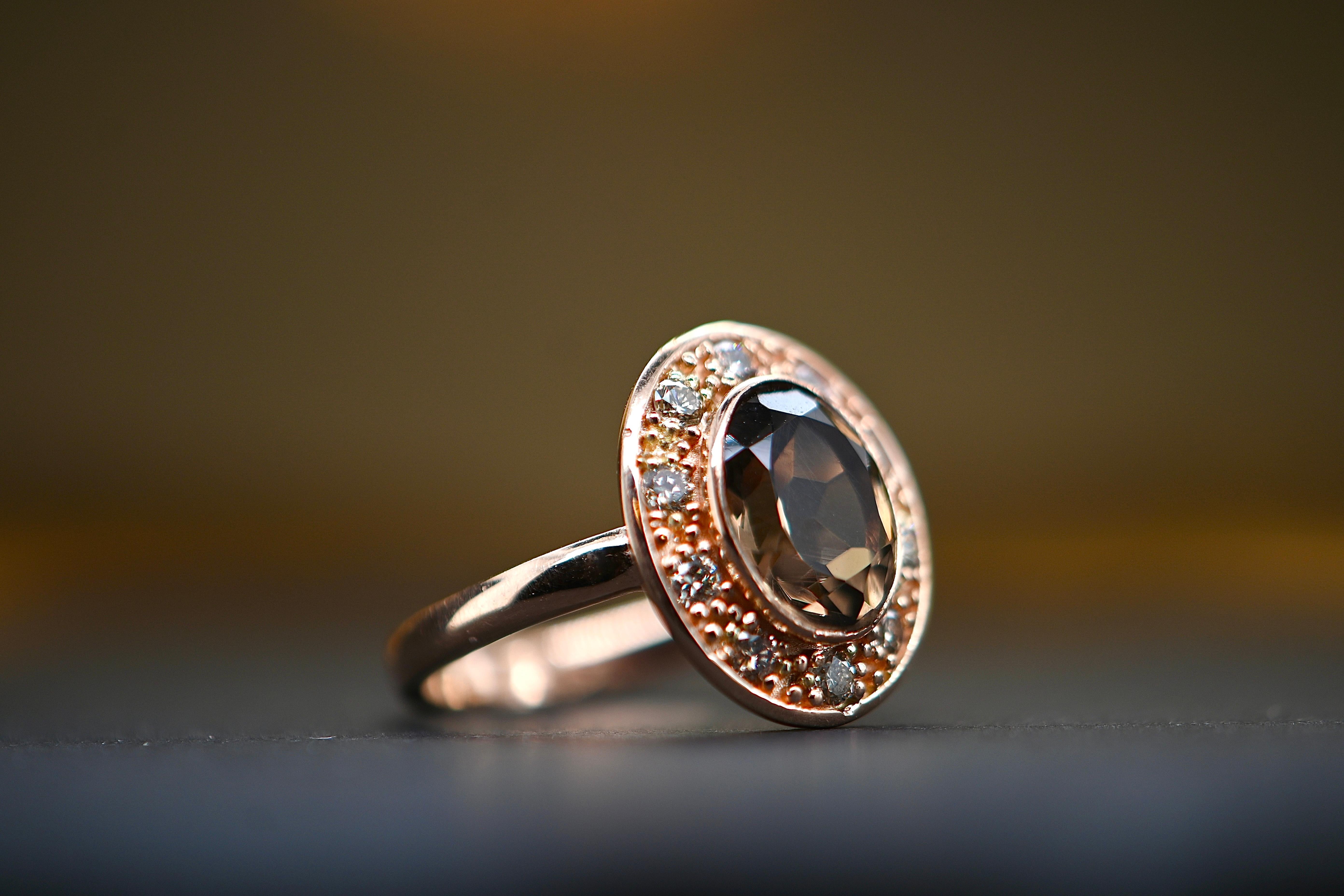 Taglio brillante Anello in oro 18 carati con diamanti da 0,42 carati e quarzo cognac in vendita