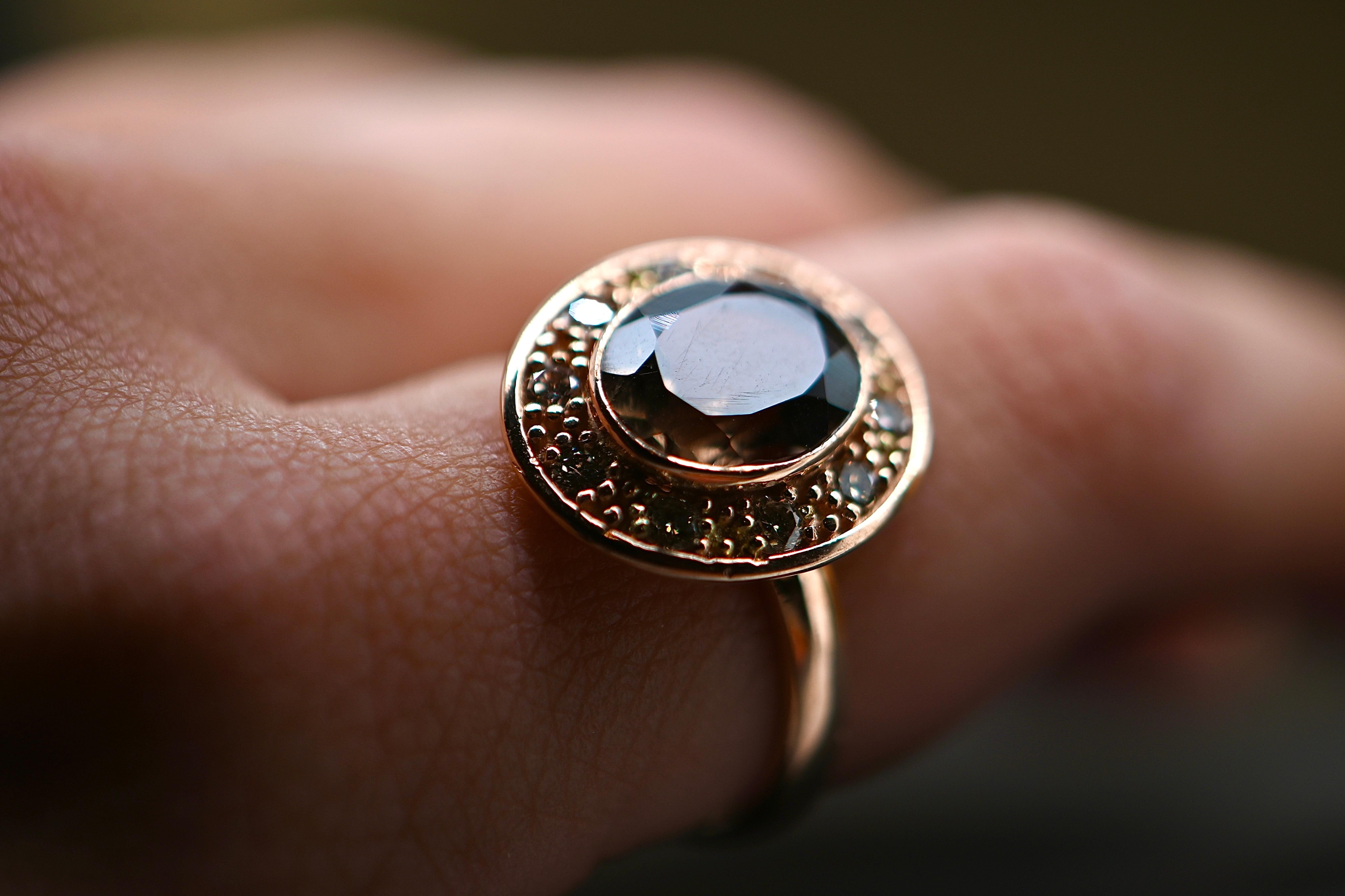 Anello in oro 18 carati con diamanti da 0,42 carati e quarzo cognac in vendita 1