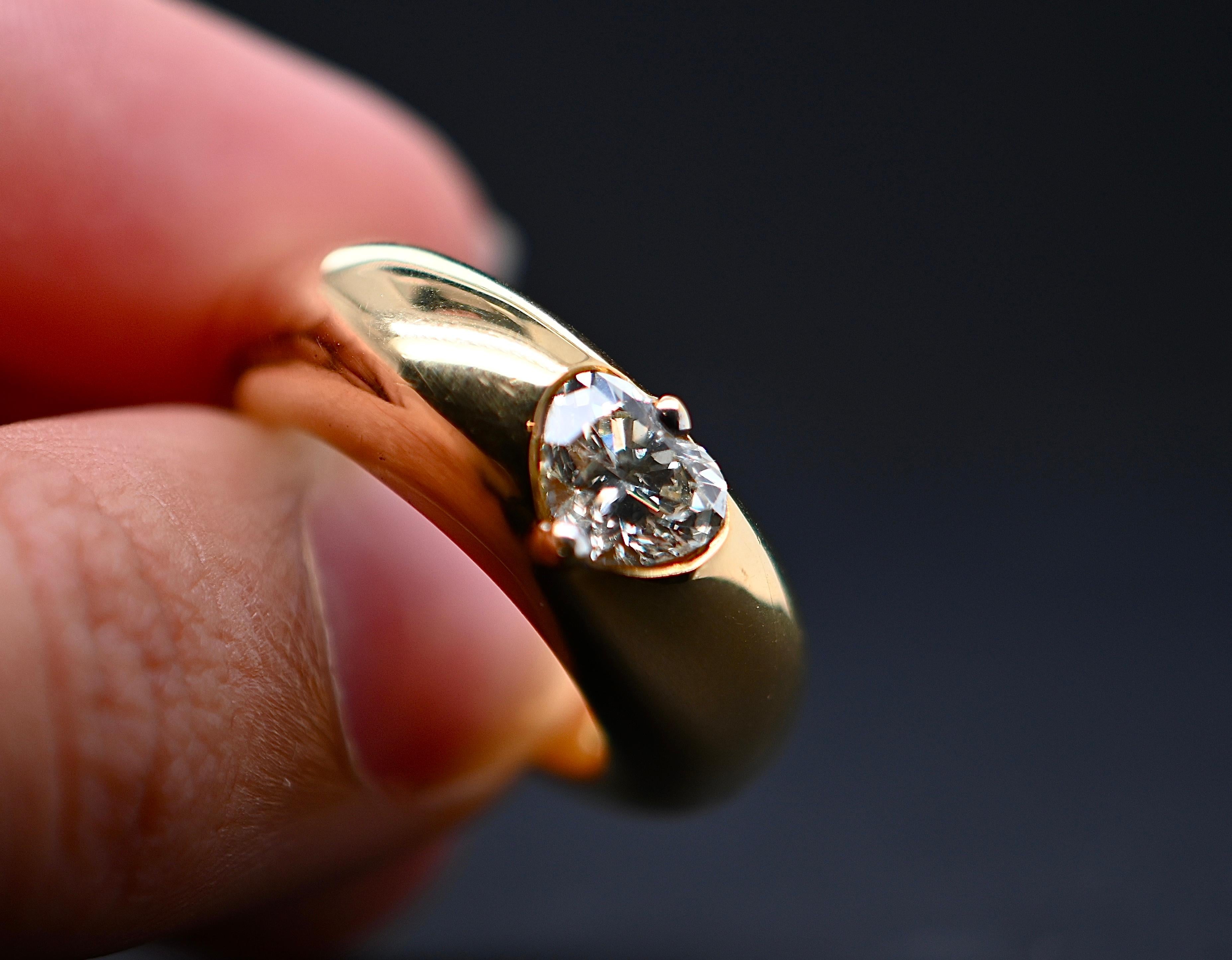 This exquisite 18-carat gold ring, weighing 16.70 grams, is a true masterpiece of jewelry design. The ring boasts a domed shape that exudes luxury and elegance, making it a standout piece for any collection. Thoughtfully crafted, the interior of the