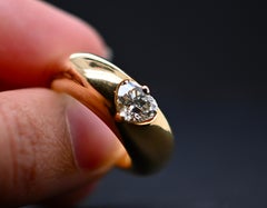 18-Carat Gold Ring Adorned with a Heart-Shaped 1-Carat Diamond
