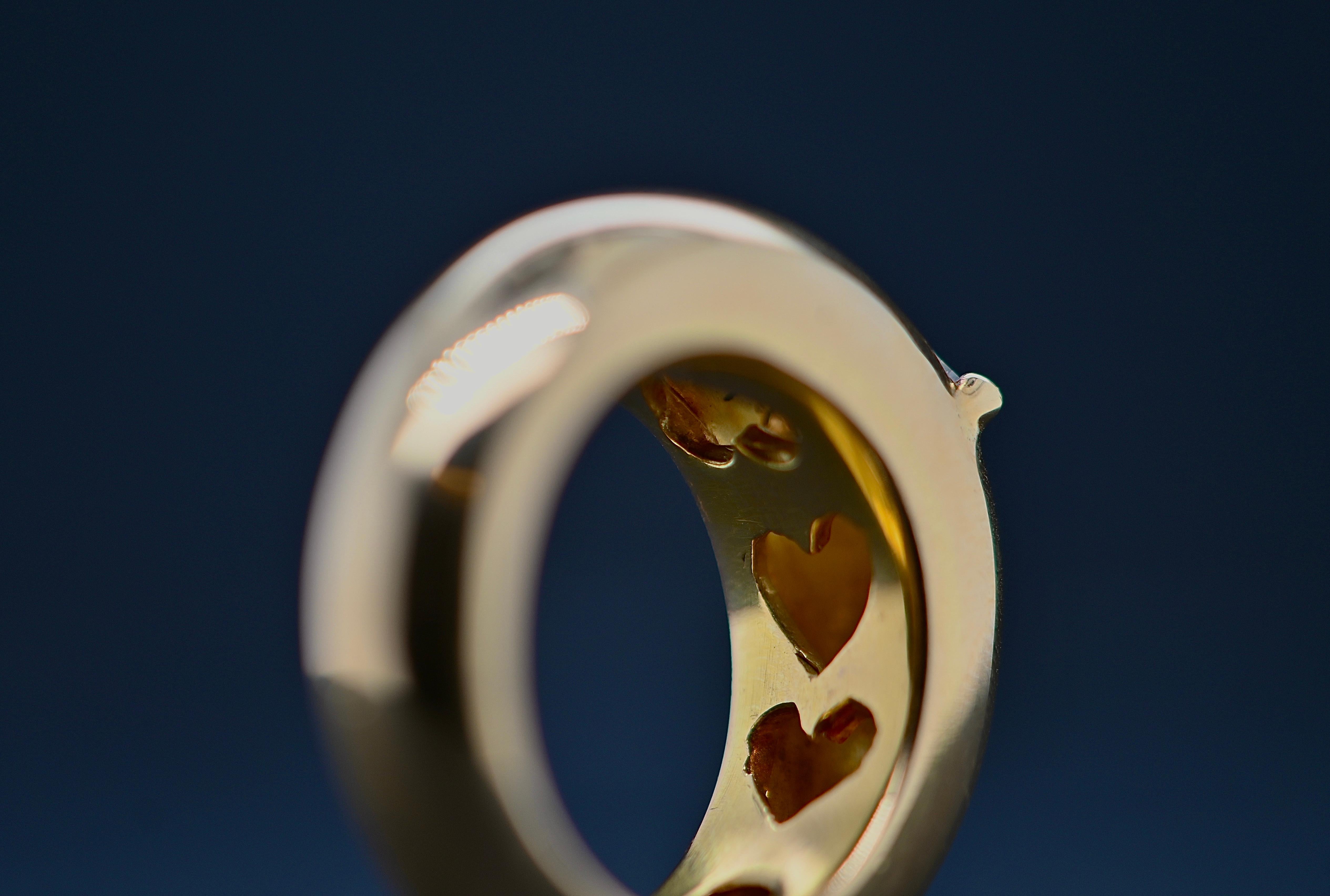 Modern 18-Carat Gold Ring Adorned with a Heart-Shaped 1-Carat Diamond For Sale