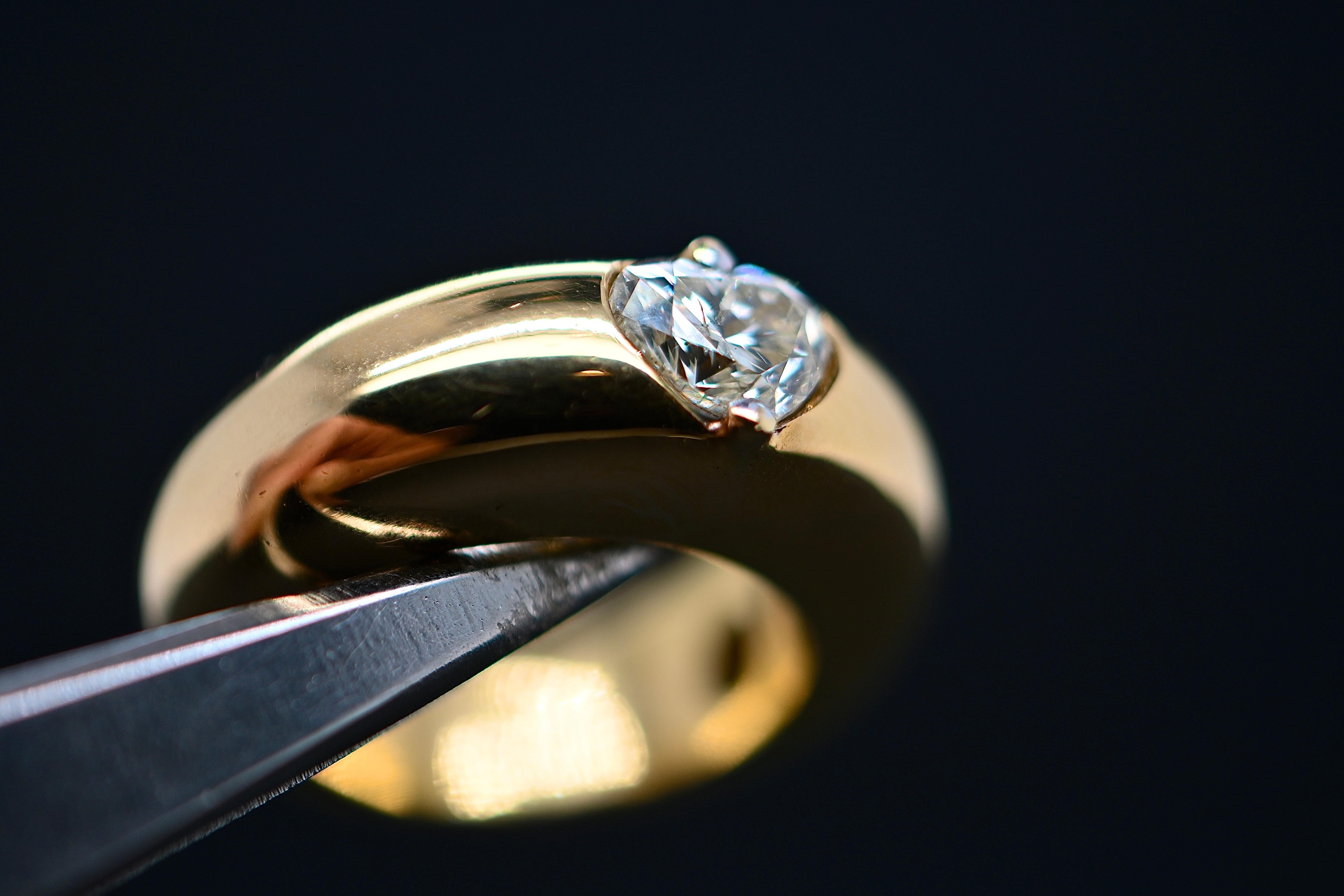 18-Carat Gold Ring Adorned with a Heart-Shaped 1-Carat Diamond In New Condition For Sale In Vannes, FR