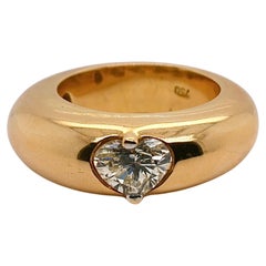 18-Carat Gold Ring Adorned with a Heart-Shaped 1-Carat Diamond