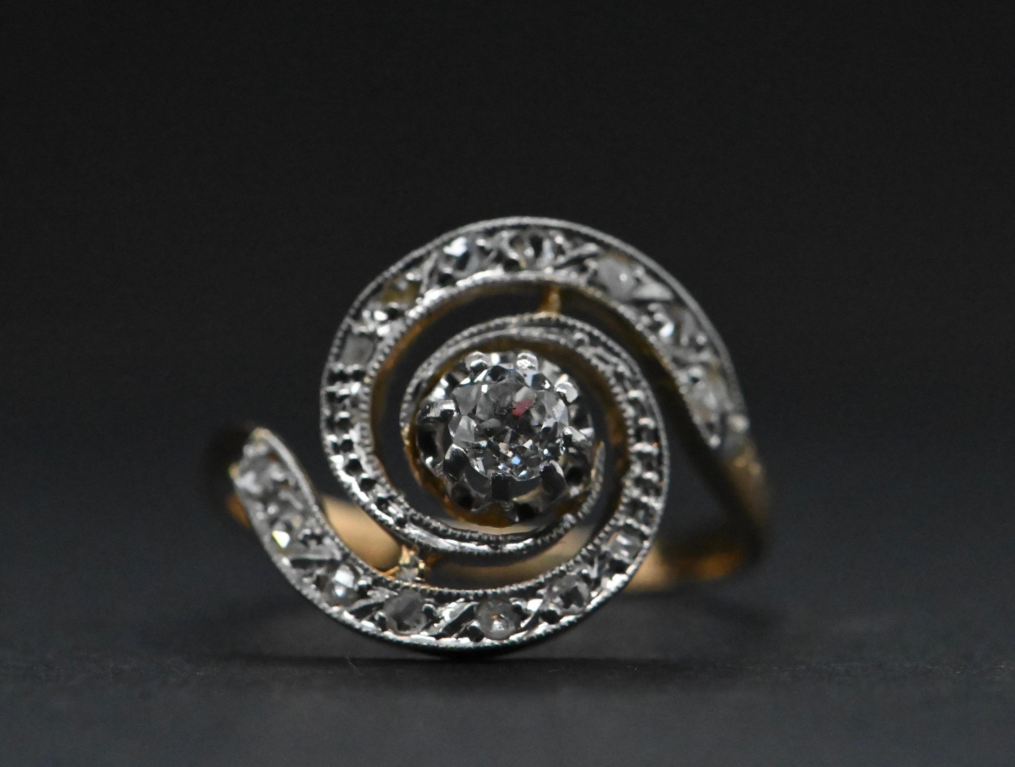 Taille brillant Bague en or 18 carats ornée de diamants totalisant 1 carat en vente