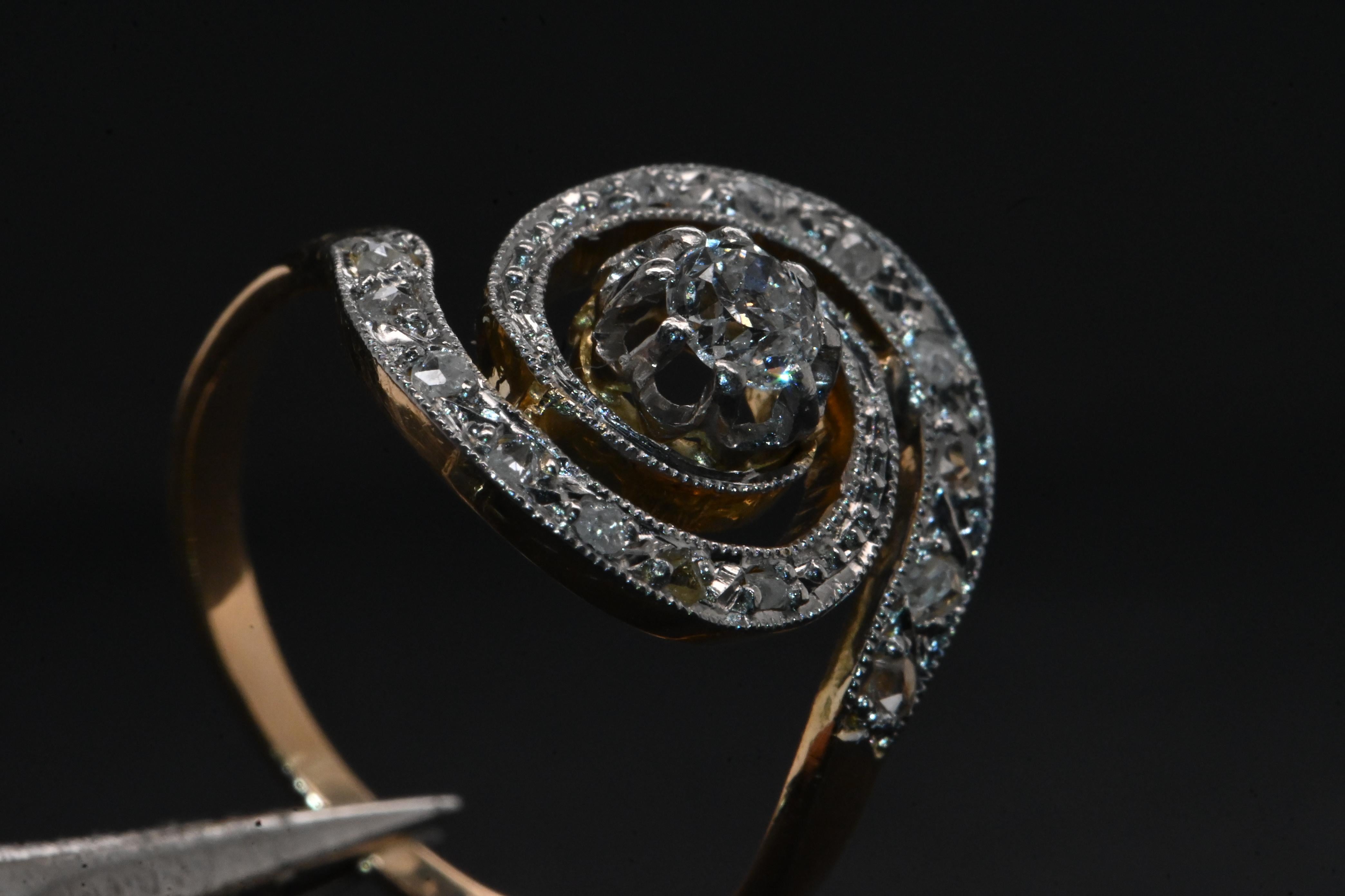 Bague en or 18 carats ornée de diamants totalisant 1 carat en vente 1