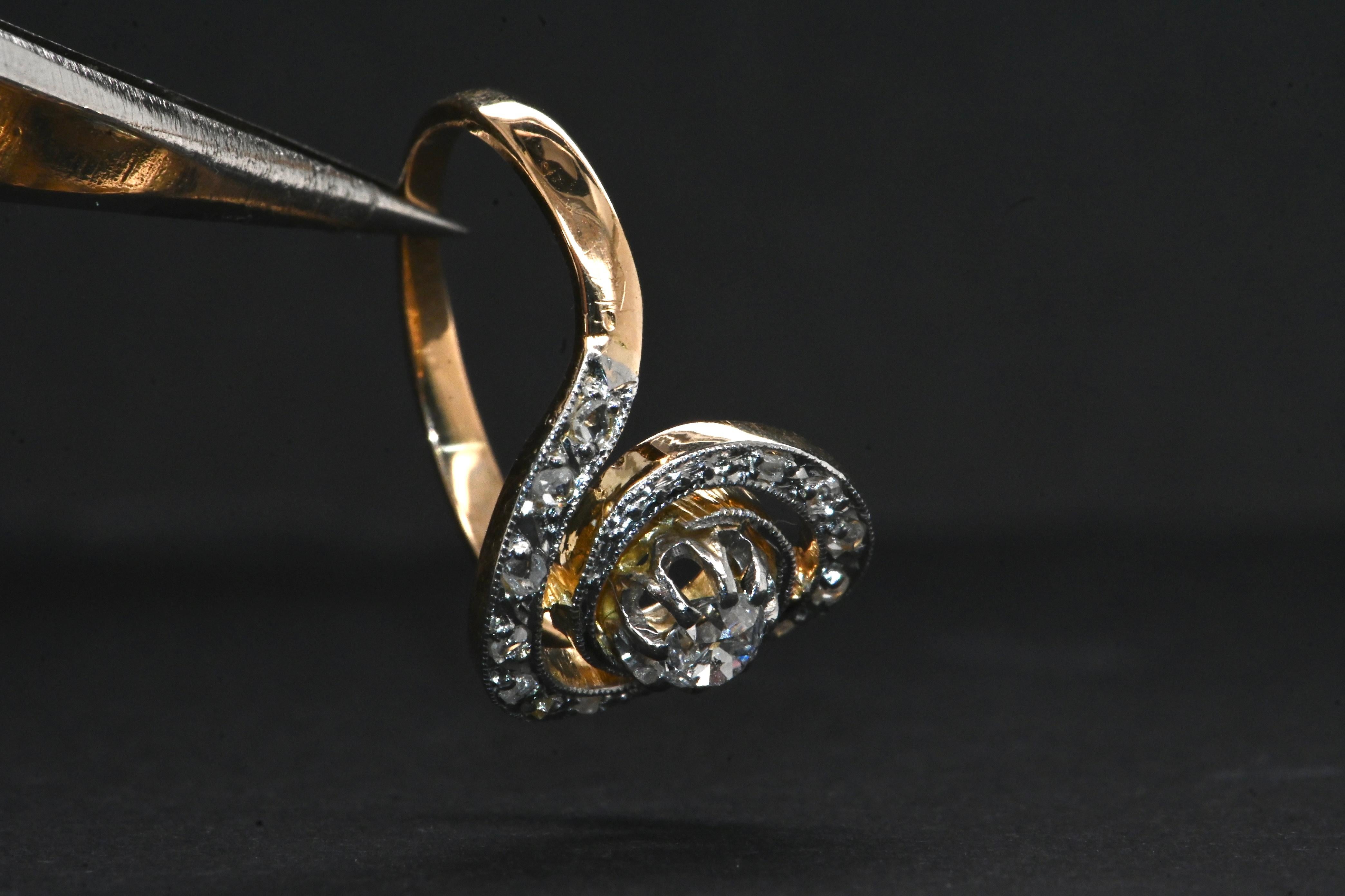 Bague en or 18 carats ornée de diamants totalisant 1 carat en vente 2