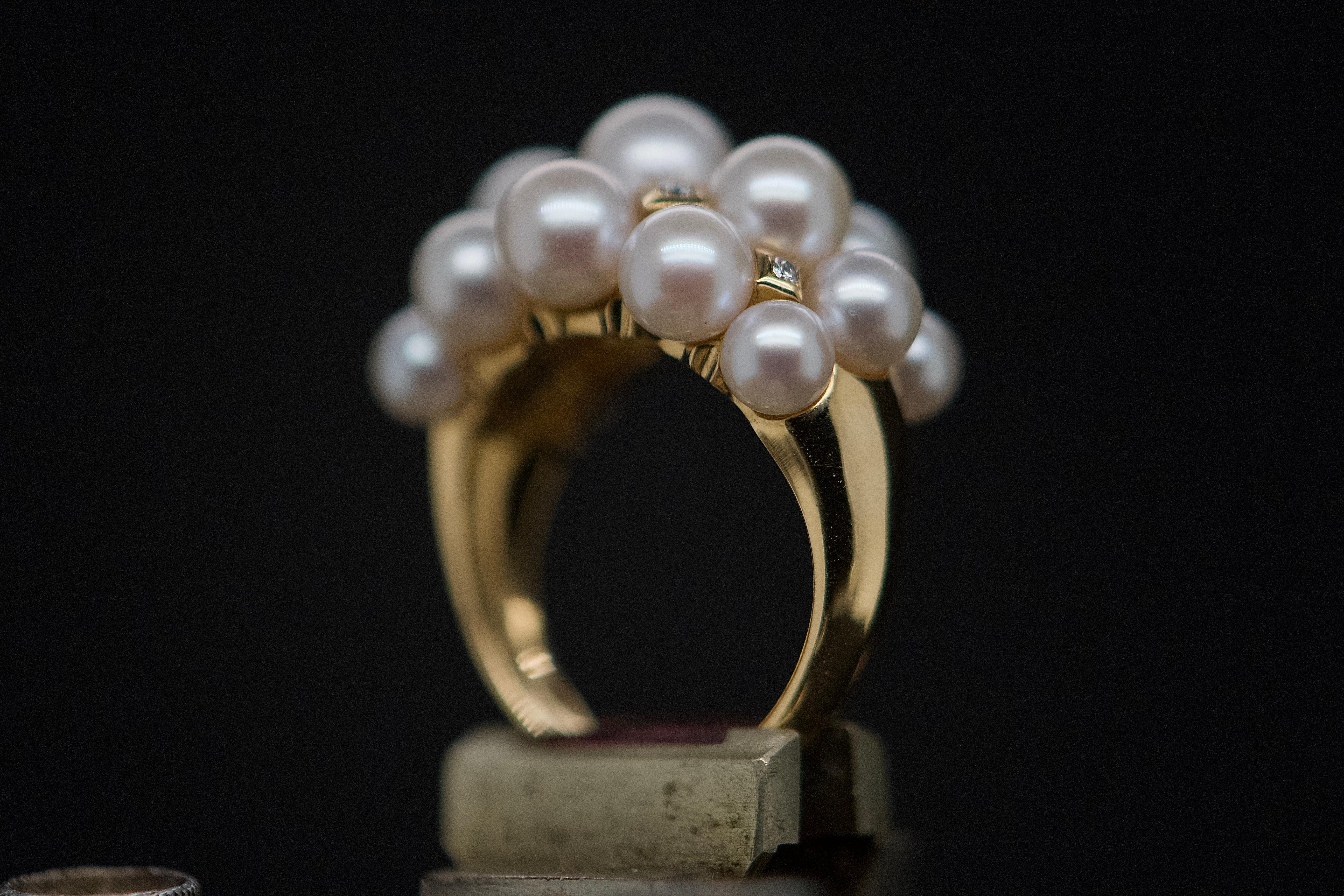 Brilliant Cut 18-Carat Gold Ring Adorned with Pearls and 0.180-Carat Diamonds For Sale