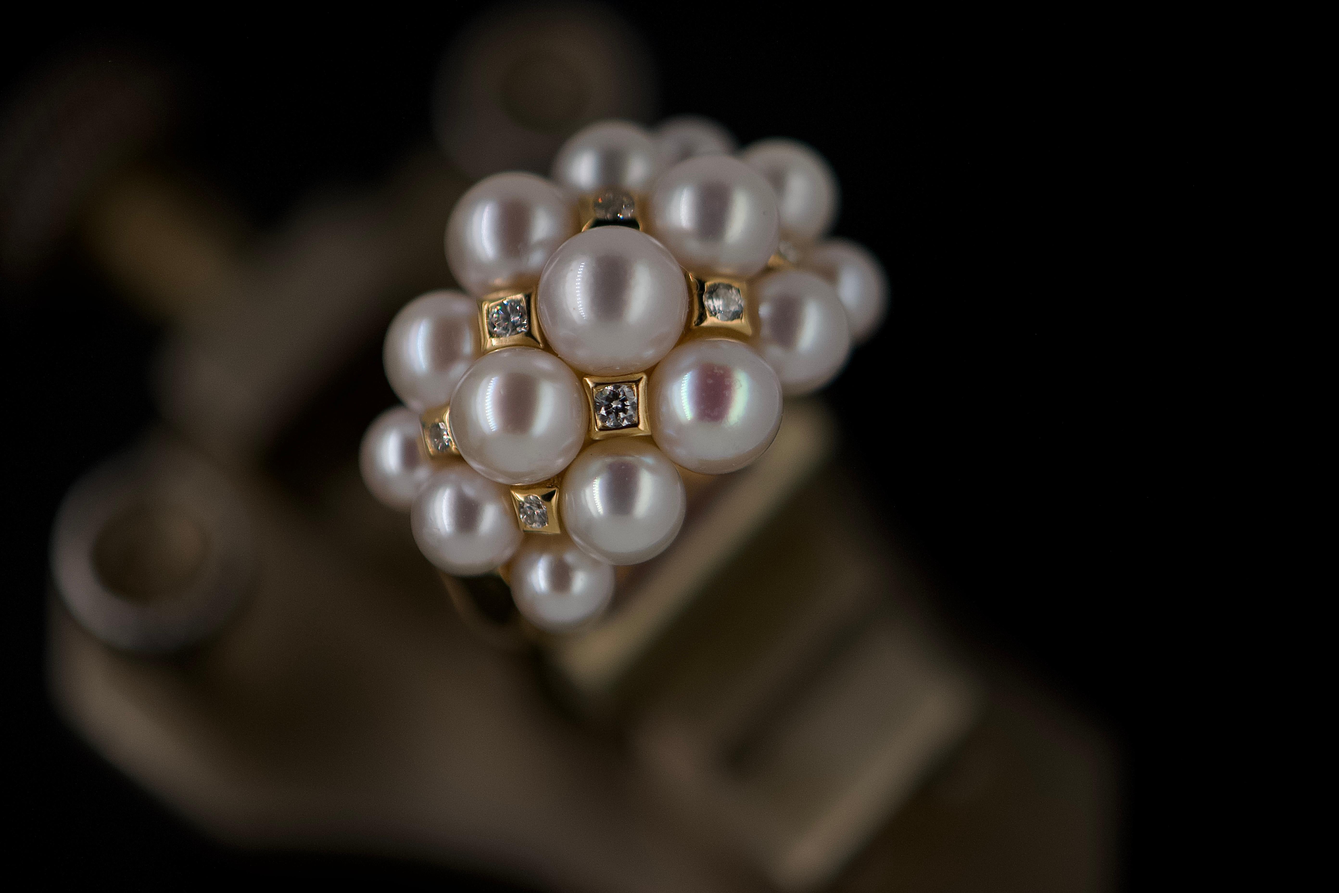 18-Carat Gold Ring Adorned with Pearls and 0.180-Carat Diamonds In New Condition For Sale In Vannes, FR